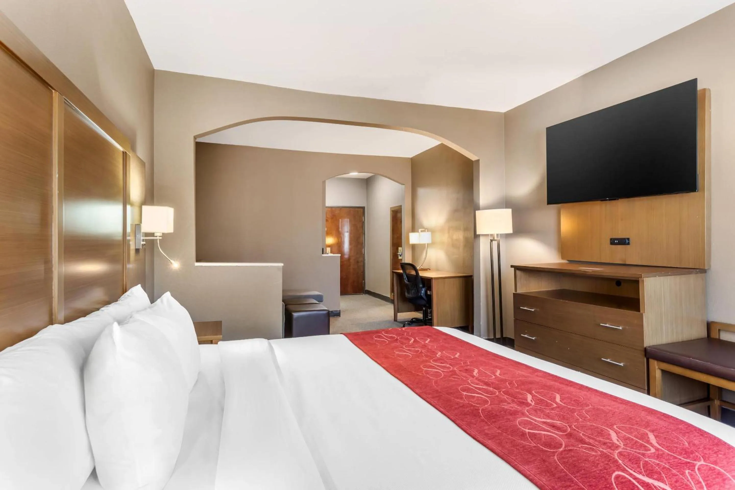 Bedroom, Bed in Comfort Suites Bush Intercontinental Airport