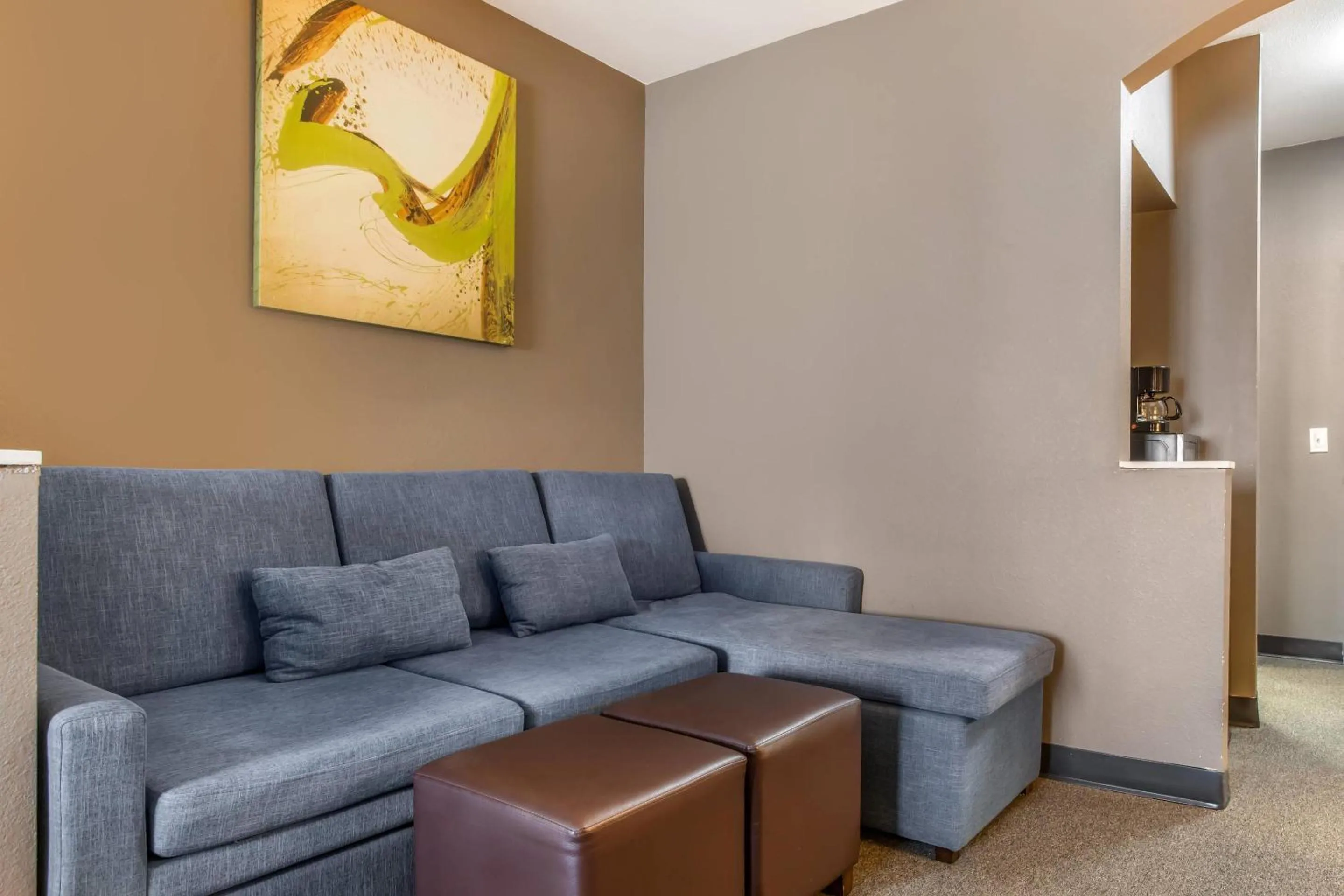 Bedroom in Comfort Suites Bush Intercontinental Airport