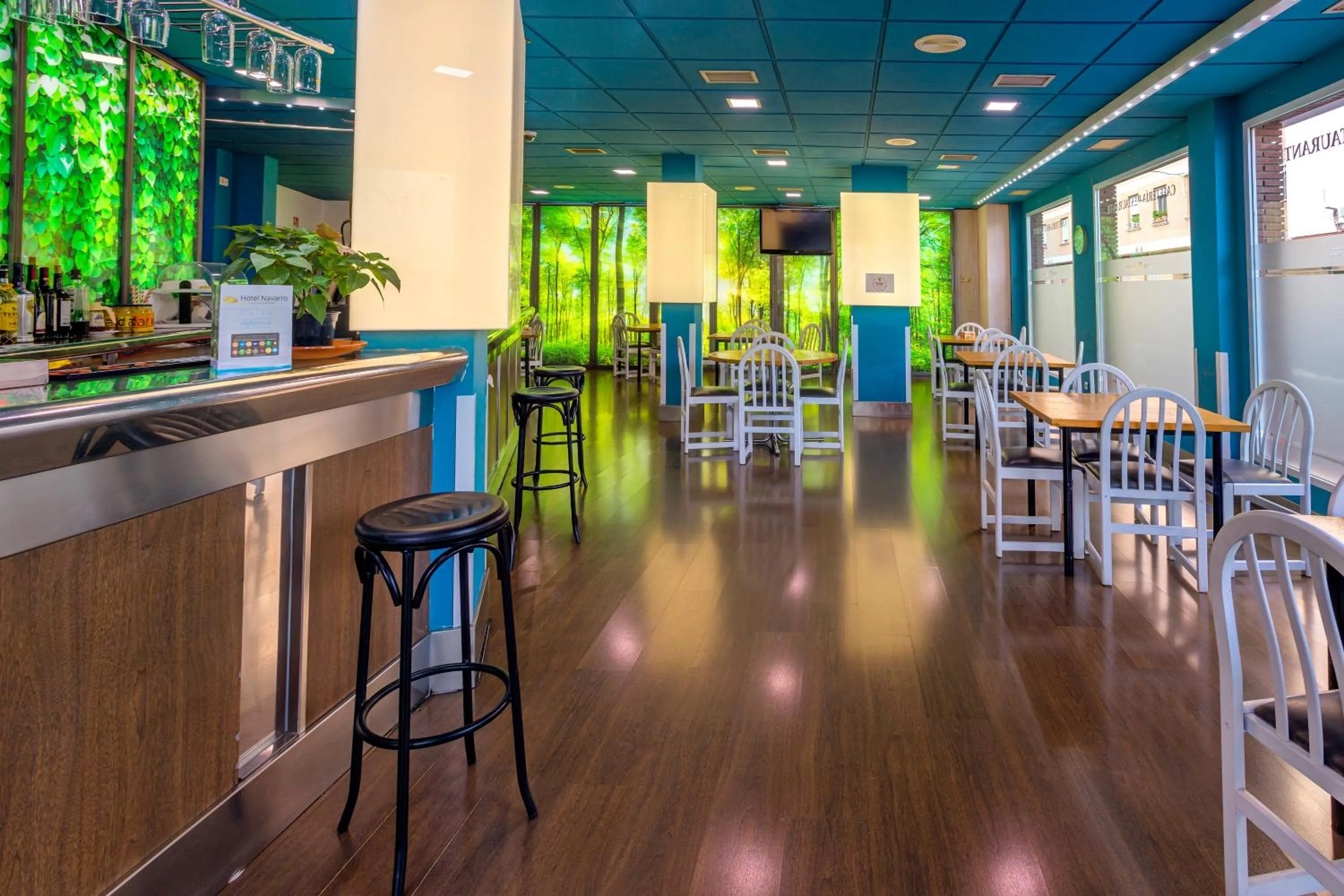 Restaurant/places to eat in Hotel Navarro