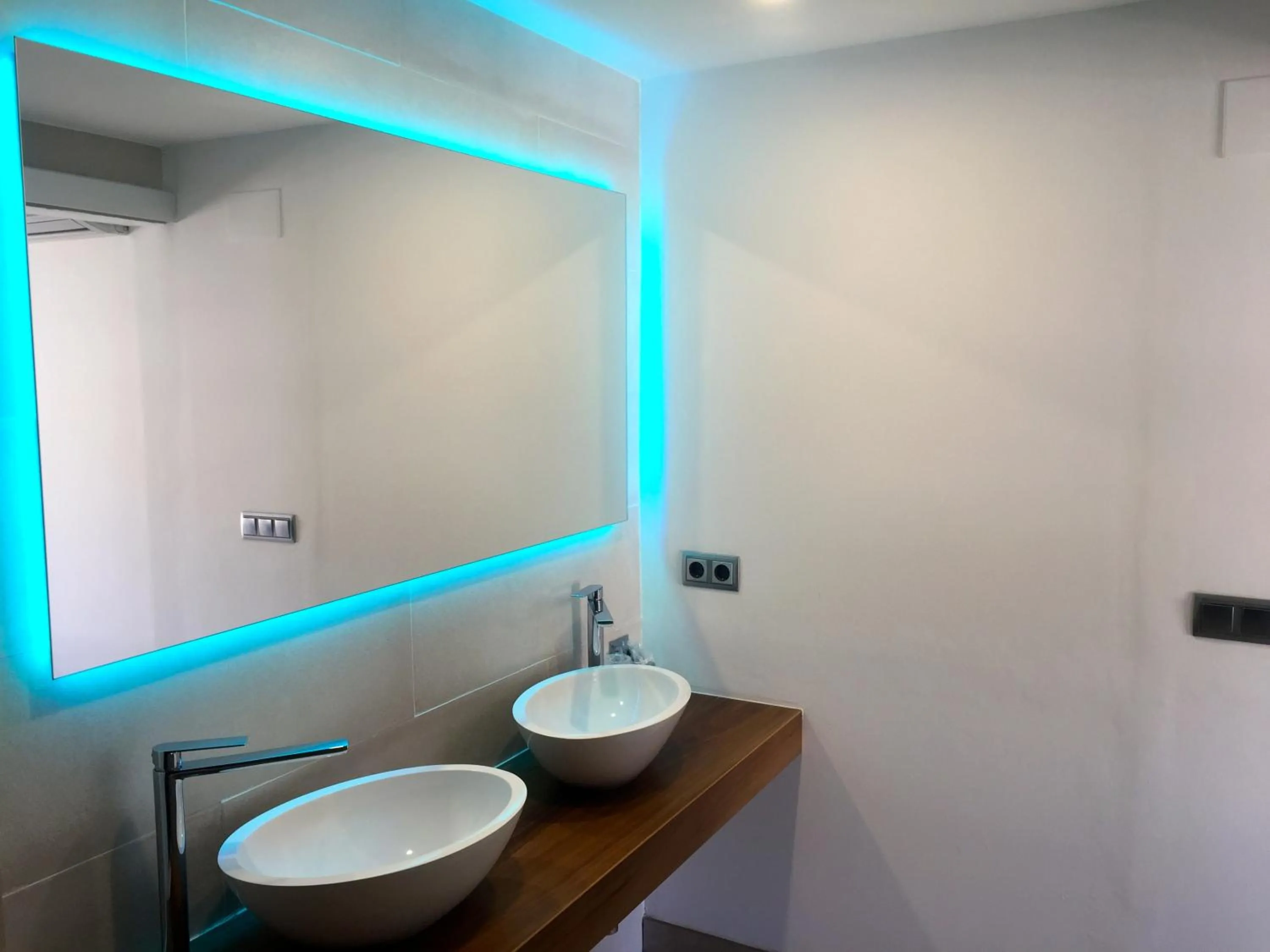 Toilet in Hotel Nereida