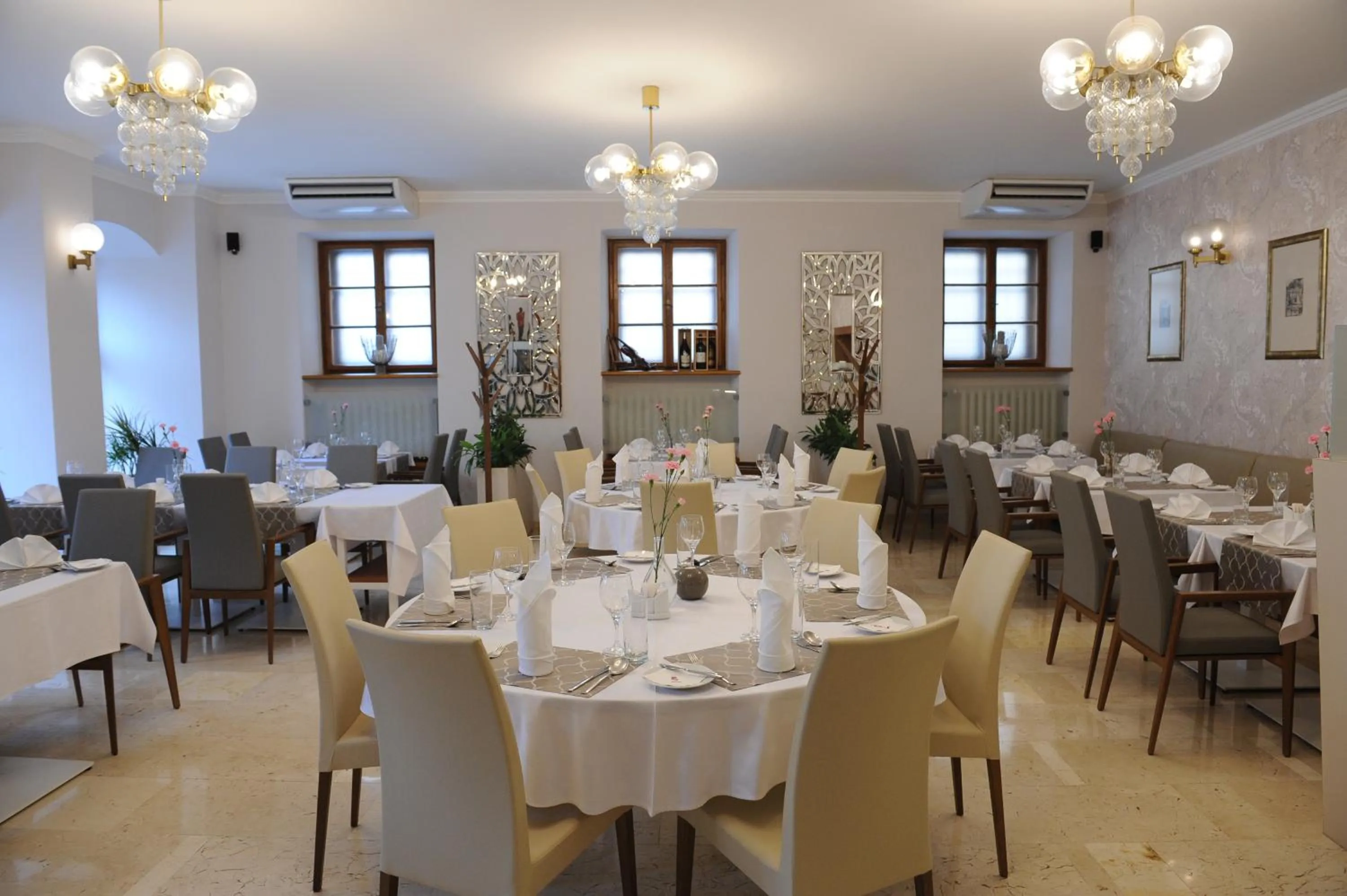 Restaurant/places to eat in Hotel Prince de Ligne