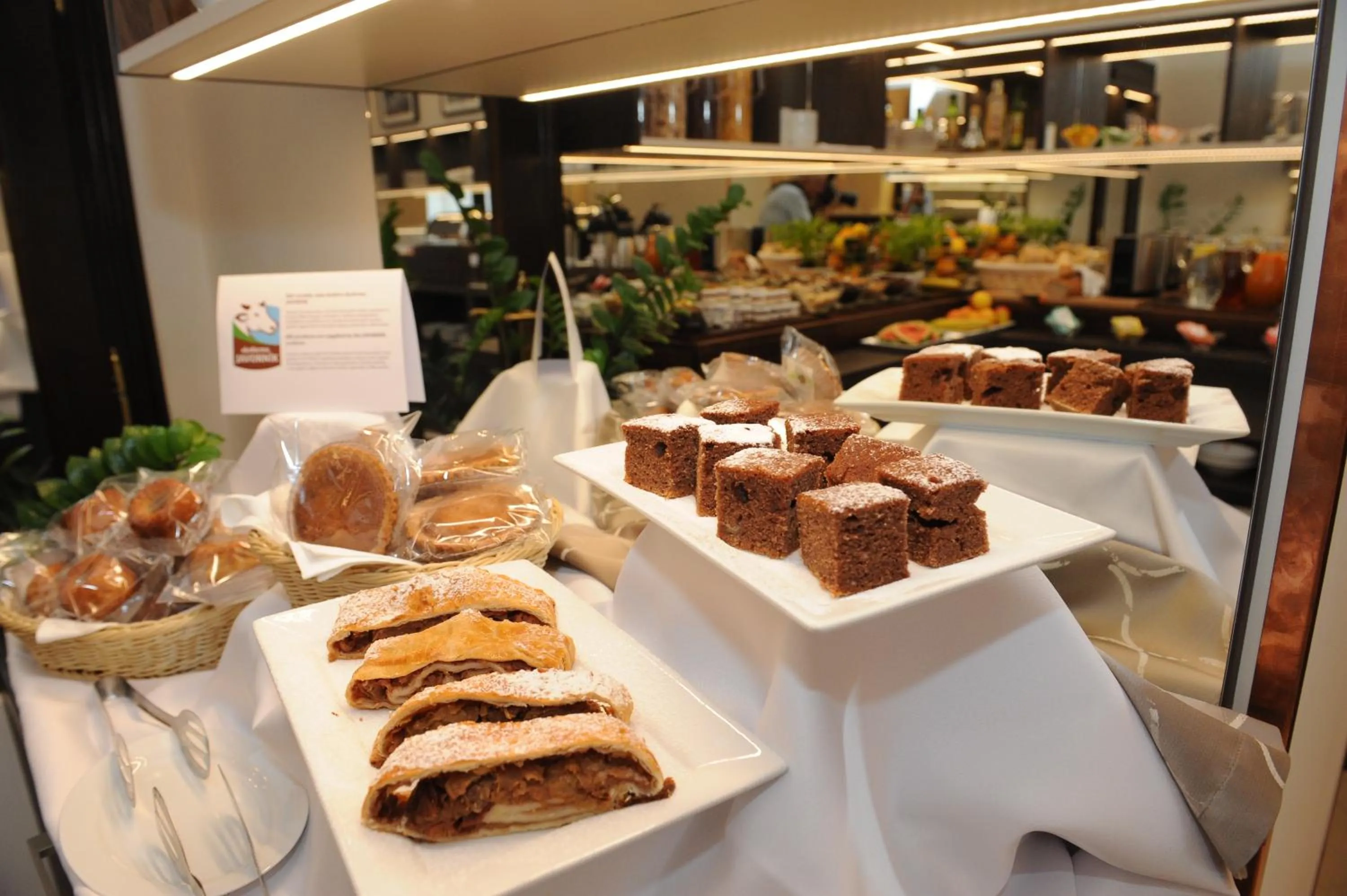 Buffet breakfast in Hotel Prince de Ligne