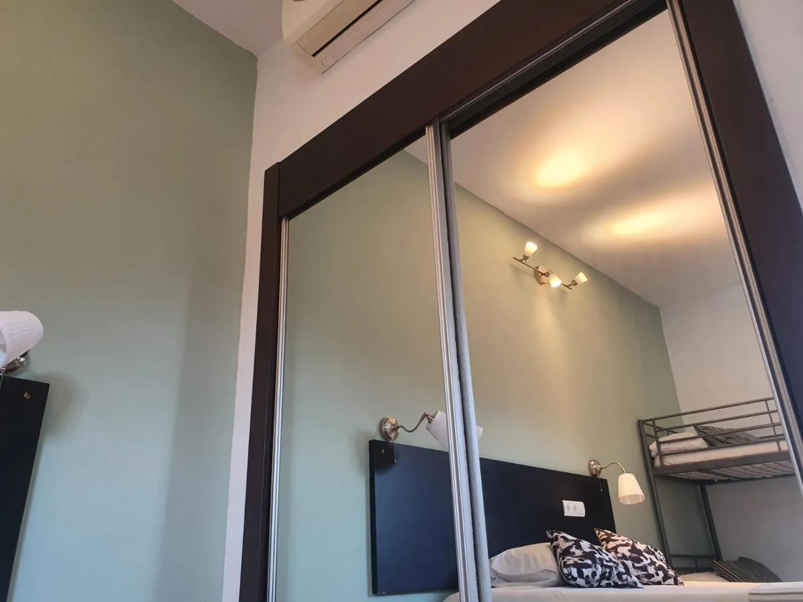 wardrobe in Hostal Ayamonte Los Mellizos