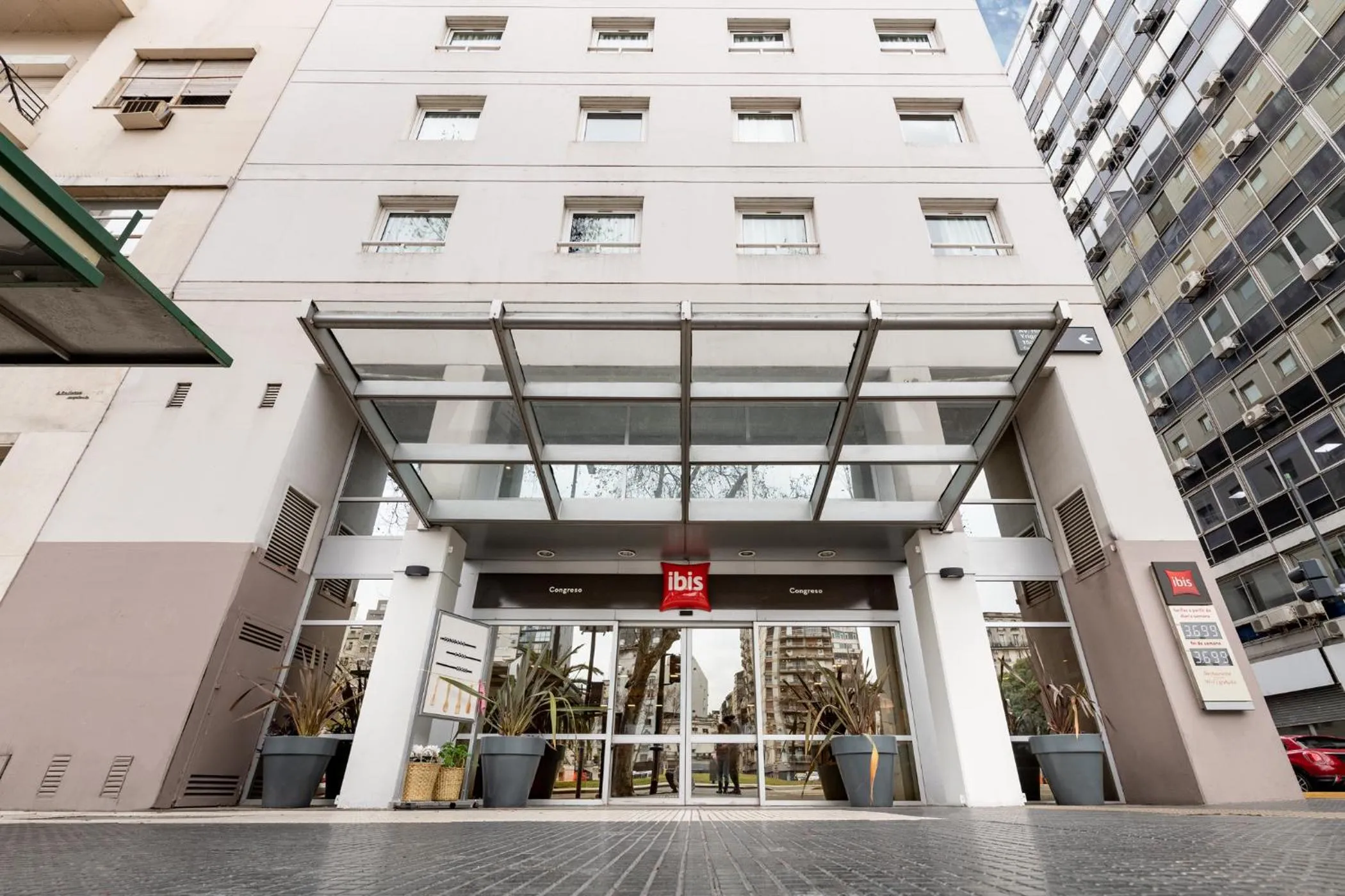 Property building in ibis Buenos Aires Congreso