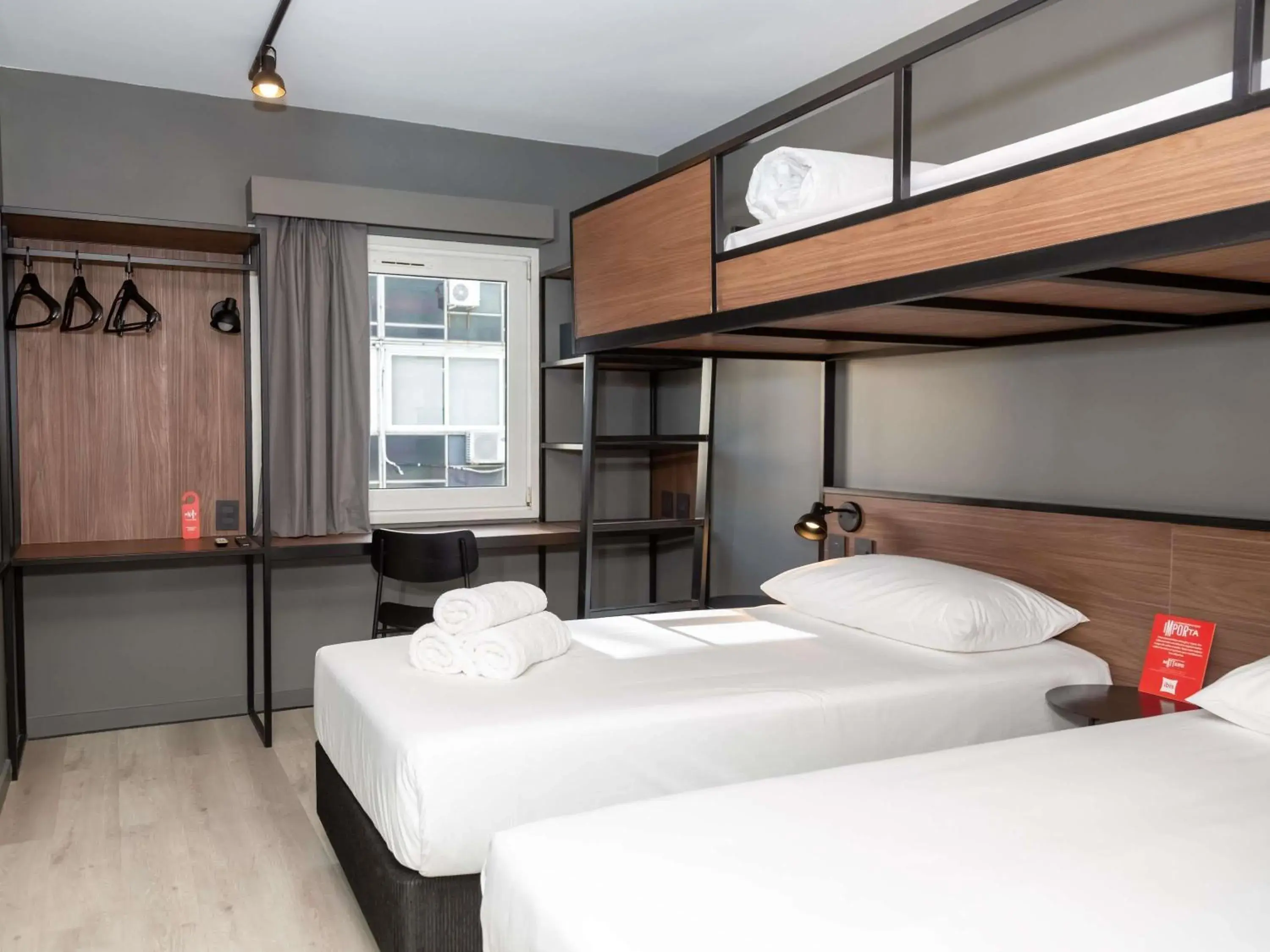 Standard Room With Three Single Beds in ibis Buenos Aires Congreso Standard Room With Three Single Beds in ibis Buenos Aires Congreso