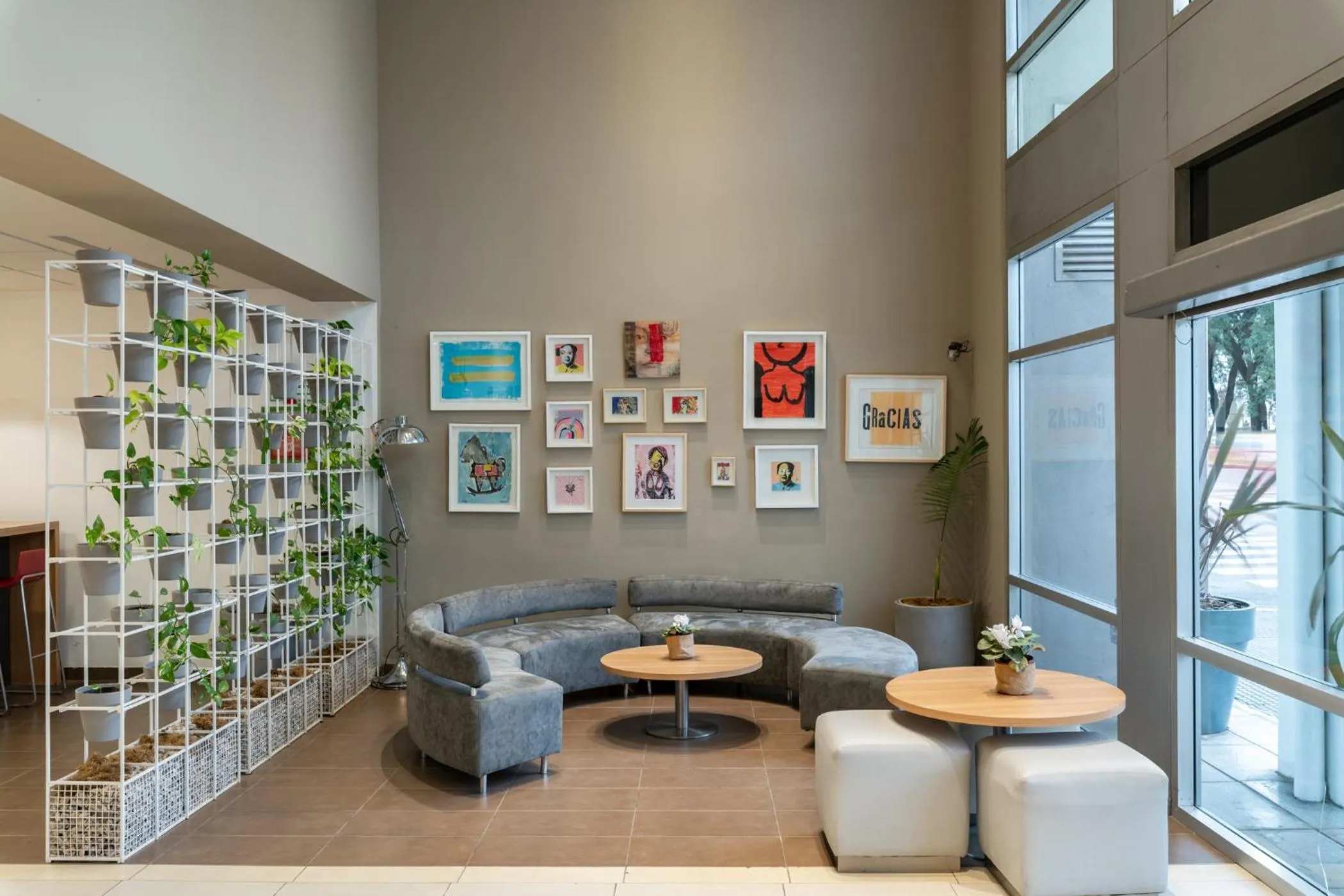 Property building in ibis Buenos Aires Congreso