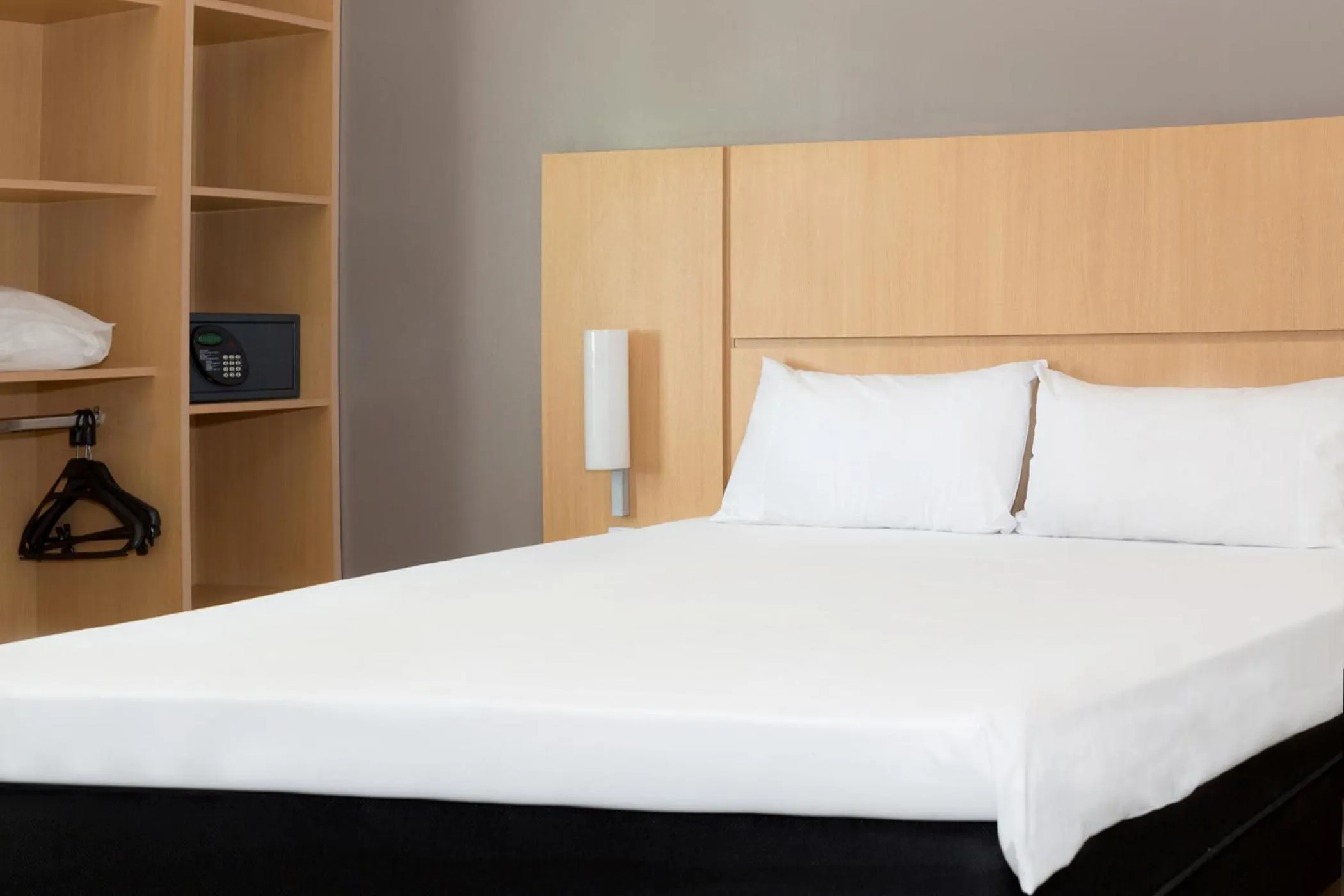 Bedroom, Bed in ibis Buenos Aires Congreso