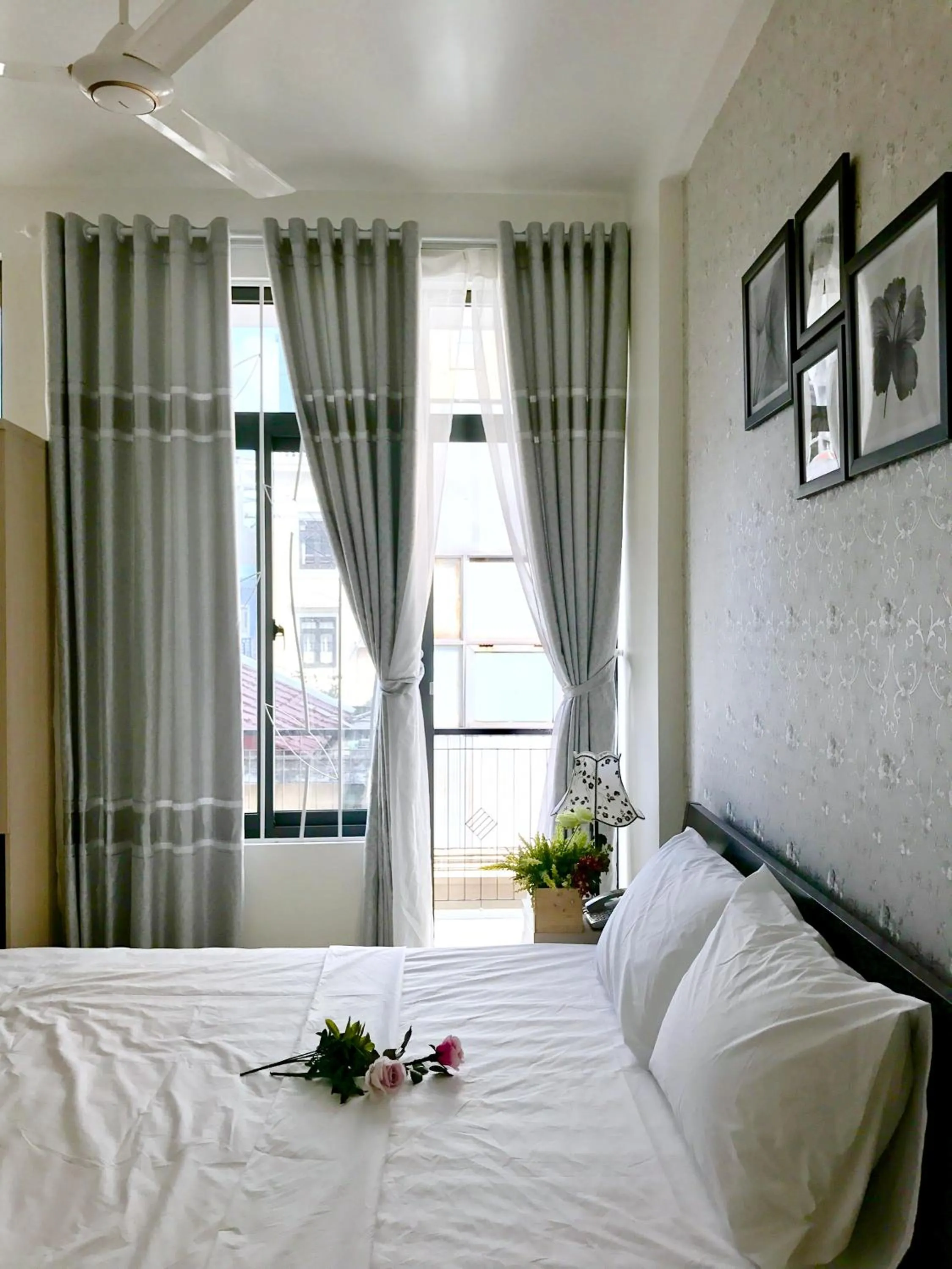 Communal lounge/ TV room in Tin Tin Hue Hostel