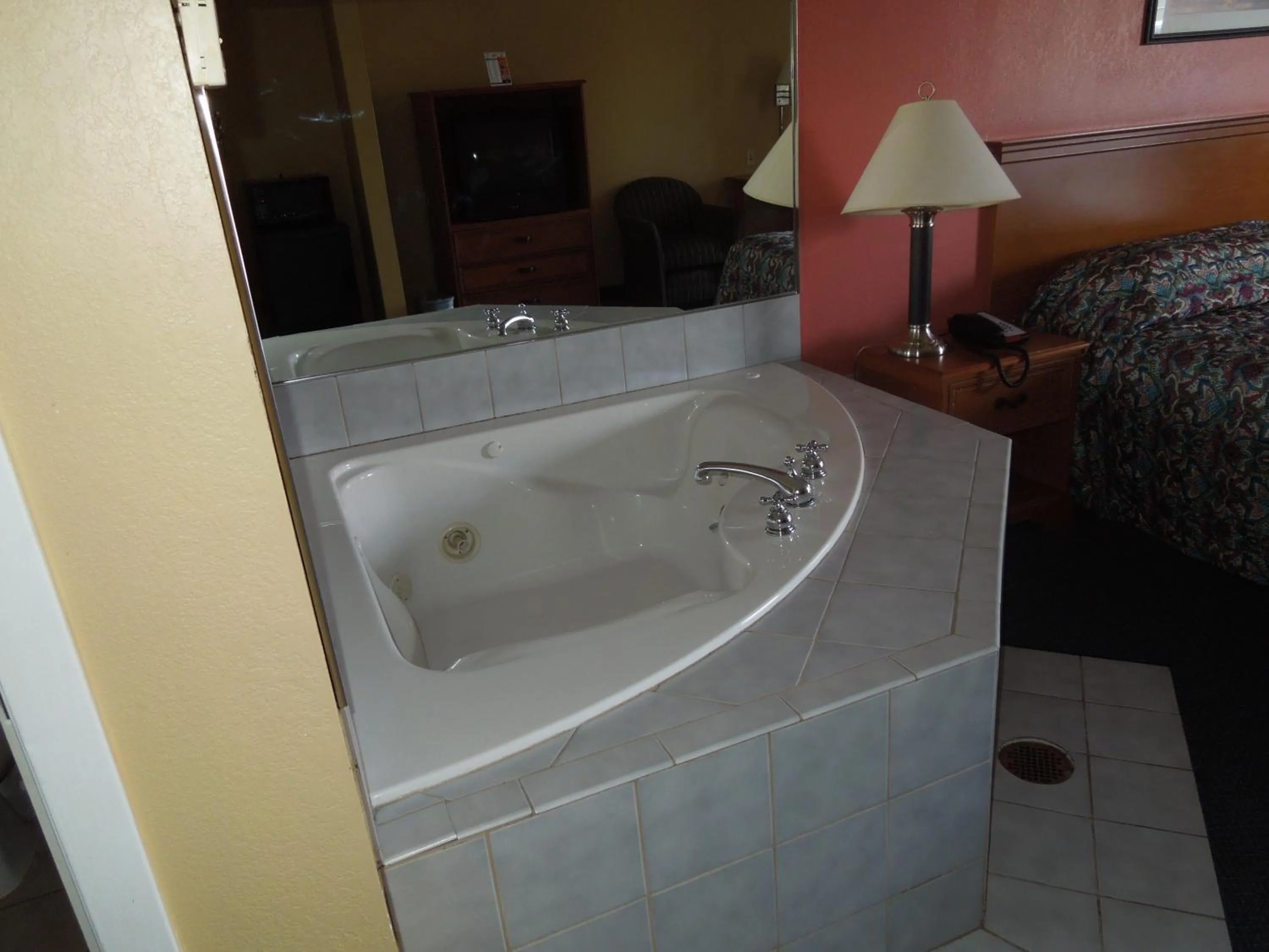 Bath in Kozy Inn Columbus