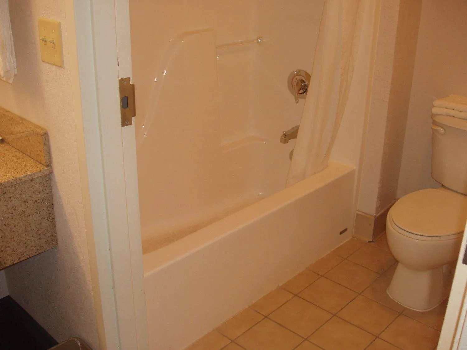 Bathroom in Kozy Inn Columbus