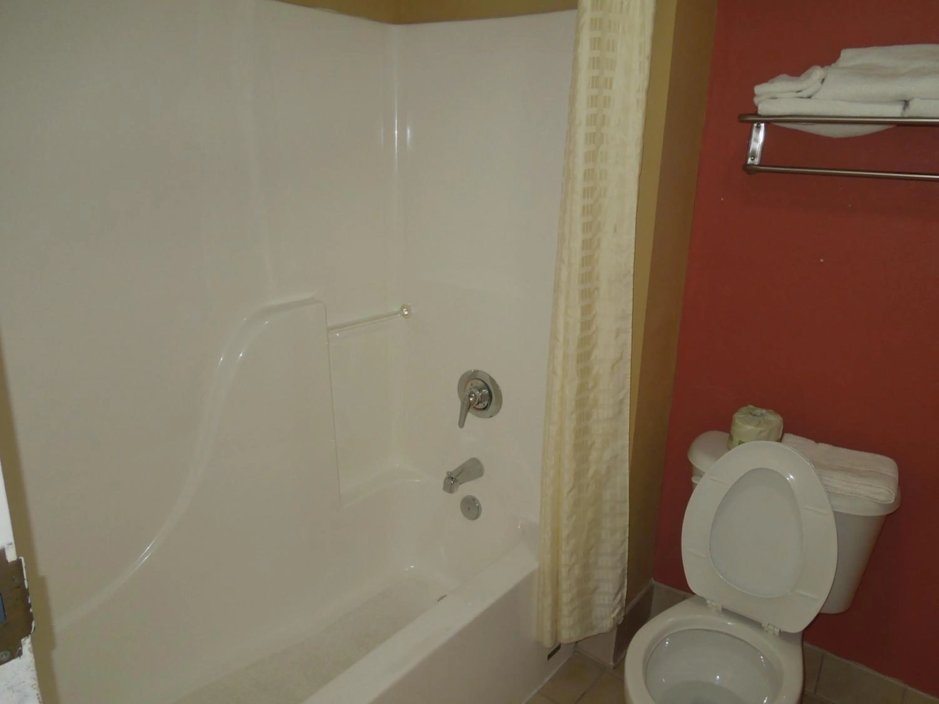 Bathroom in Kozy Inn Columbus