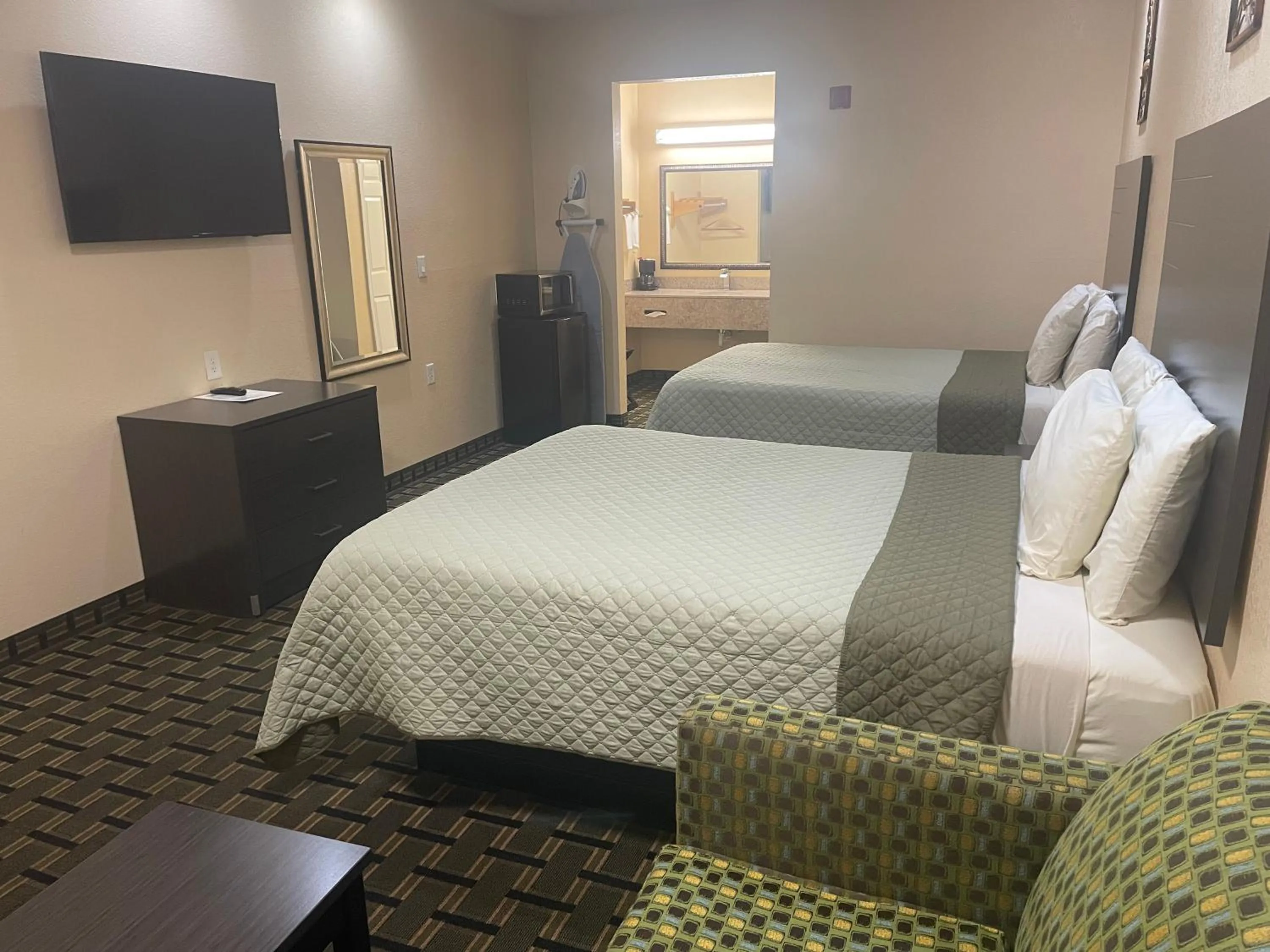 Bed in Homegate Inn & Suites West Memphis