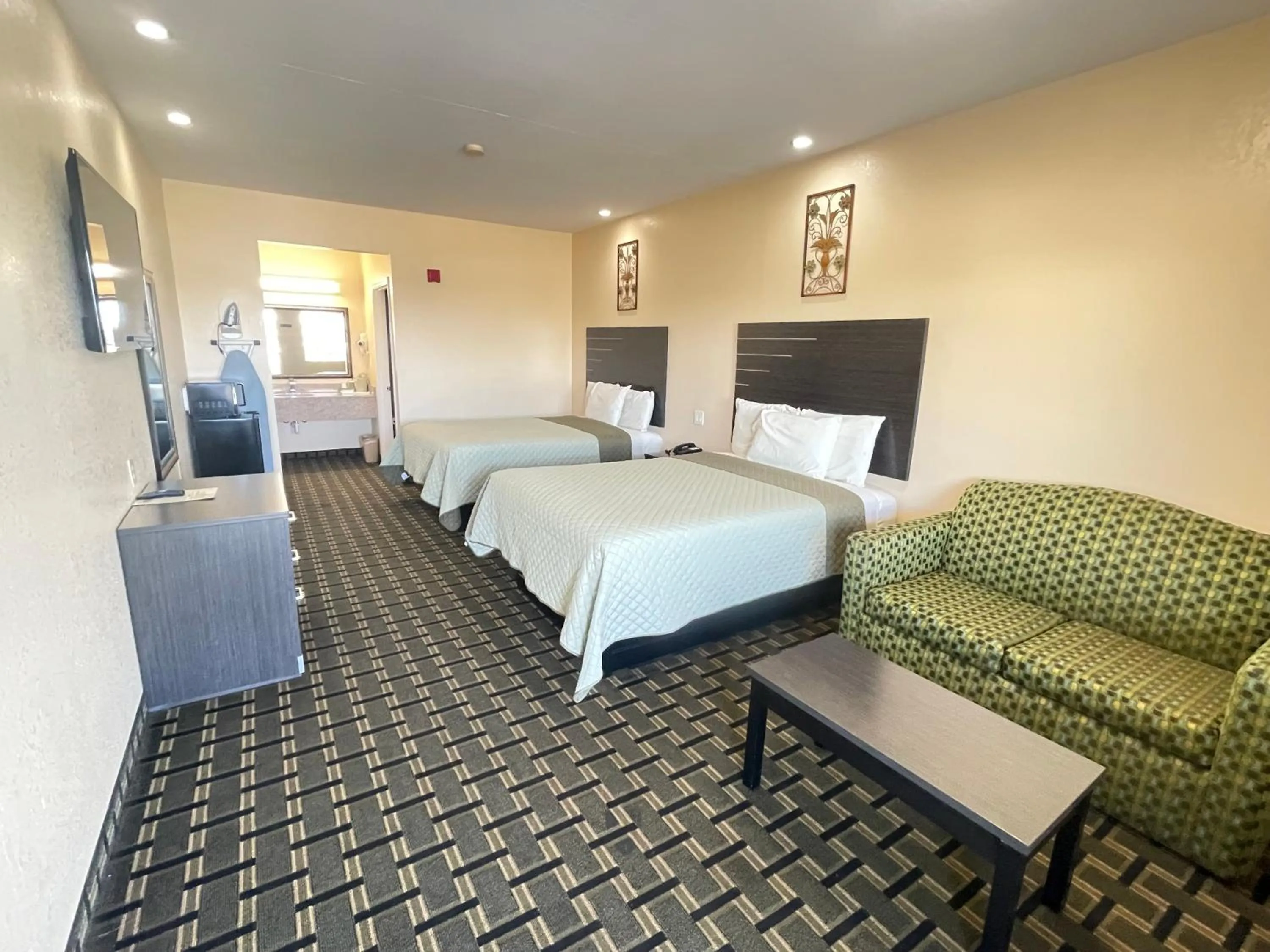 Photo of the whole room, Bed in Homegate Inn & Suites West Memphis