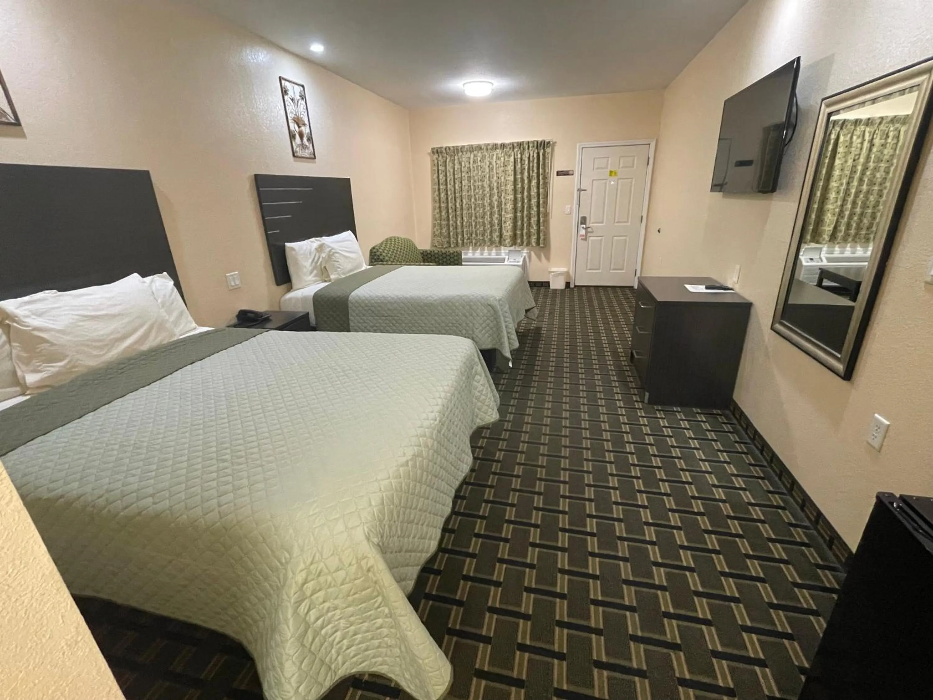 Bed in Homegate Inn & Suites West Memphis