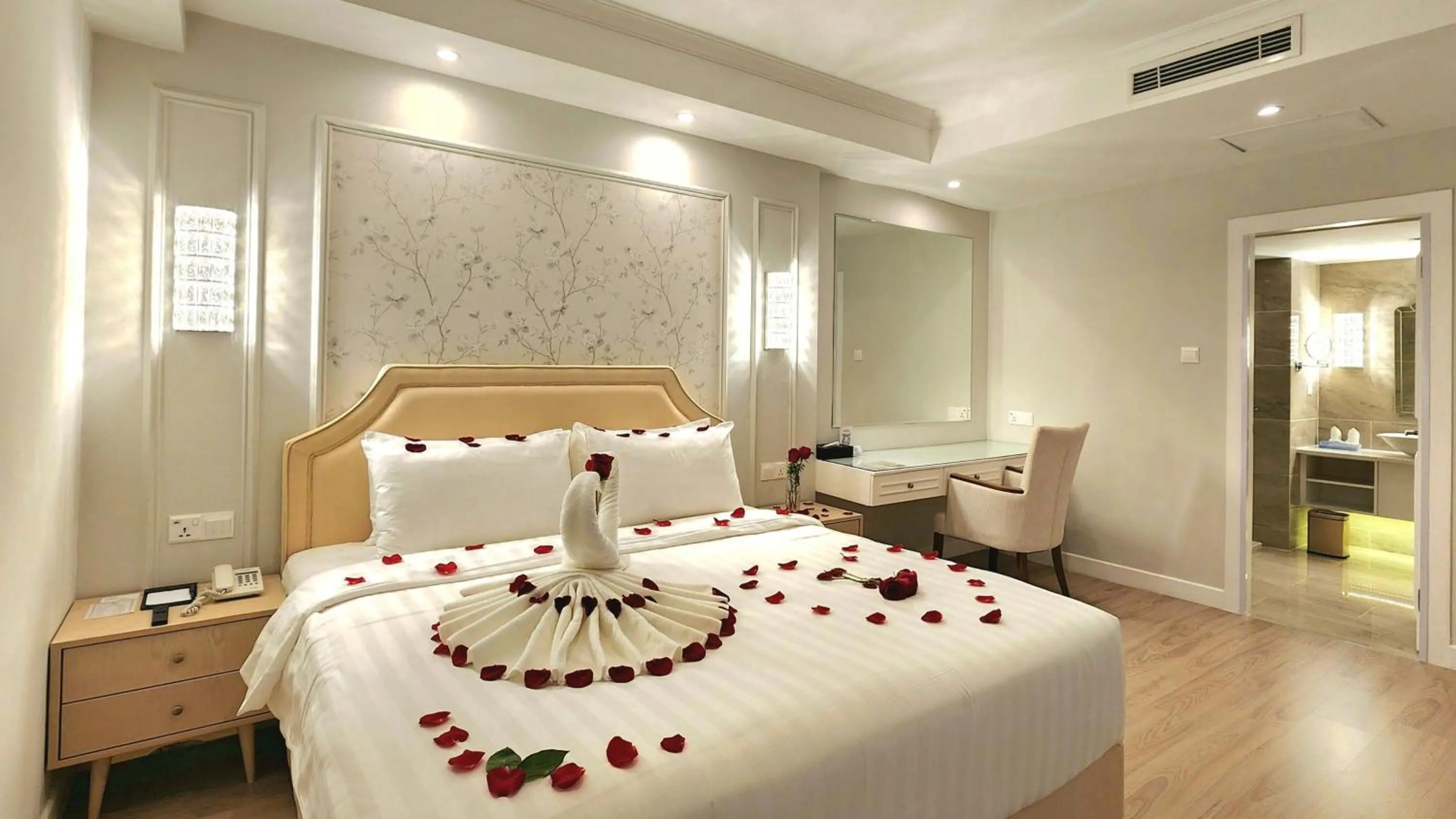 wedding, Bed in The Palace Hotel Kota Kinabalu