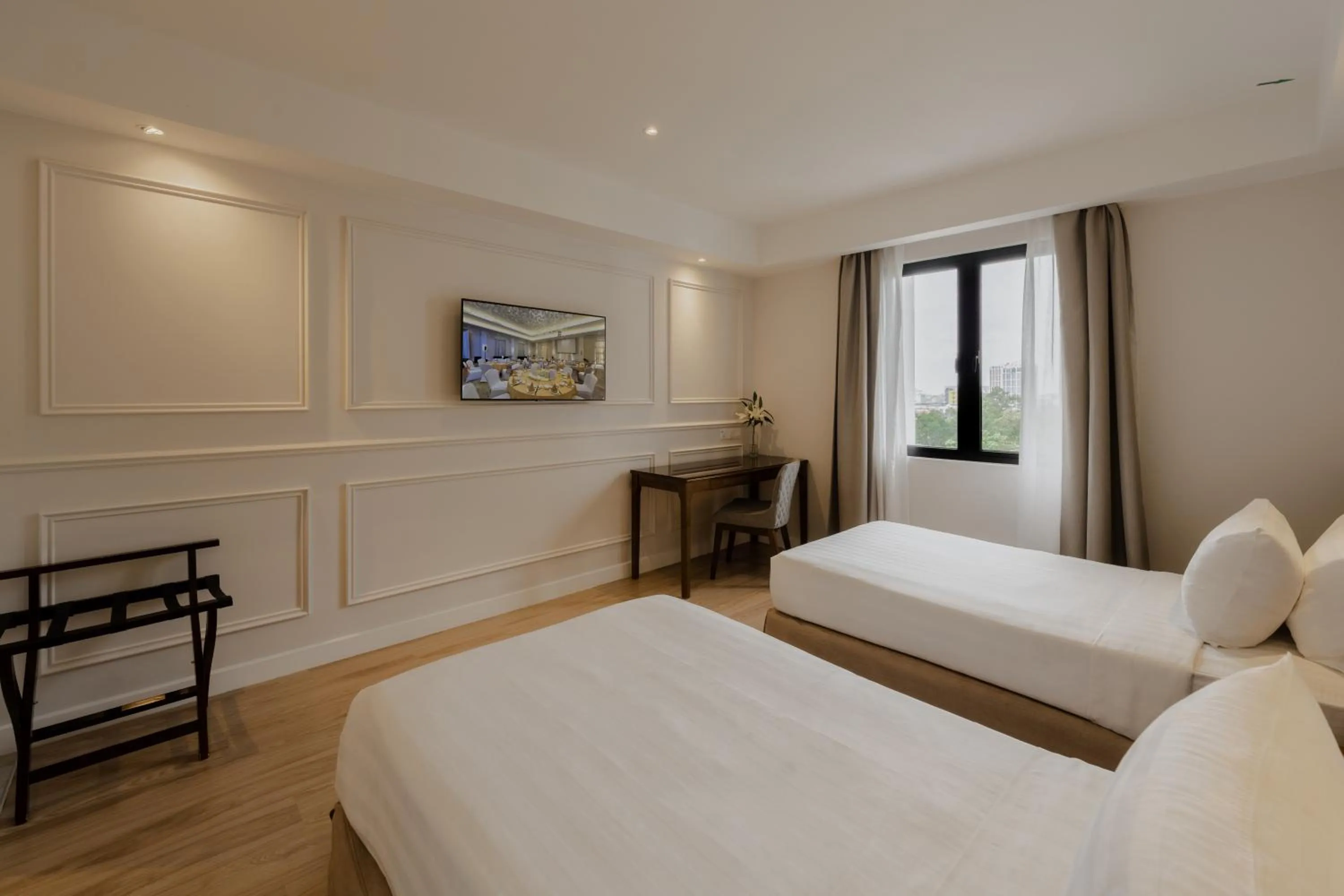 Bedroom, Bed in The Palace Hotel Kota Kinabalu