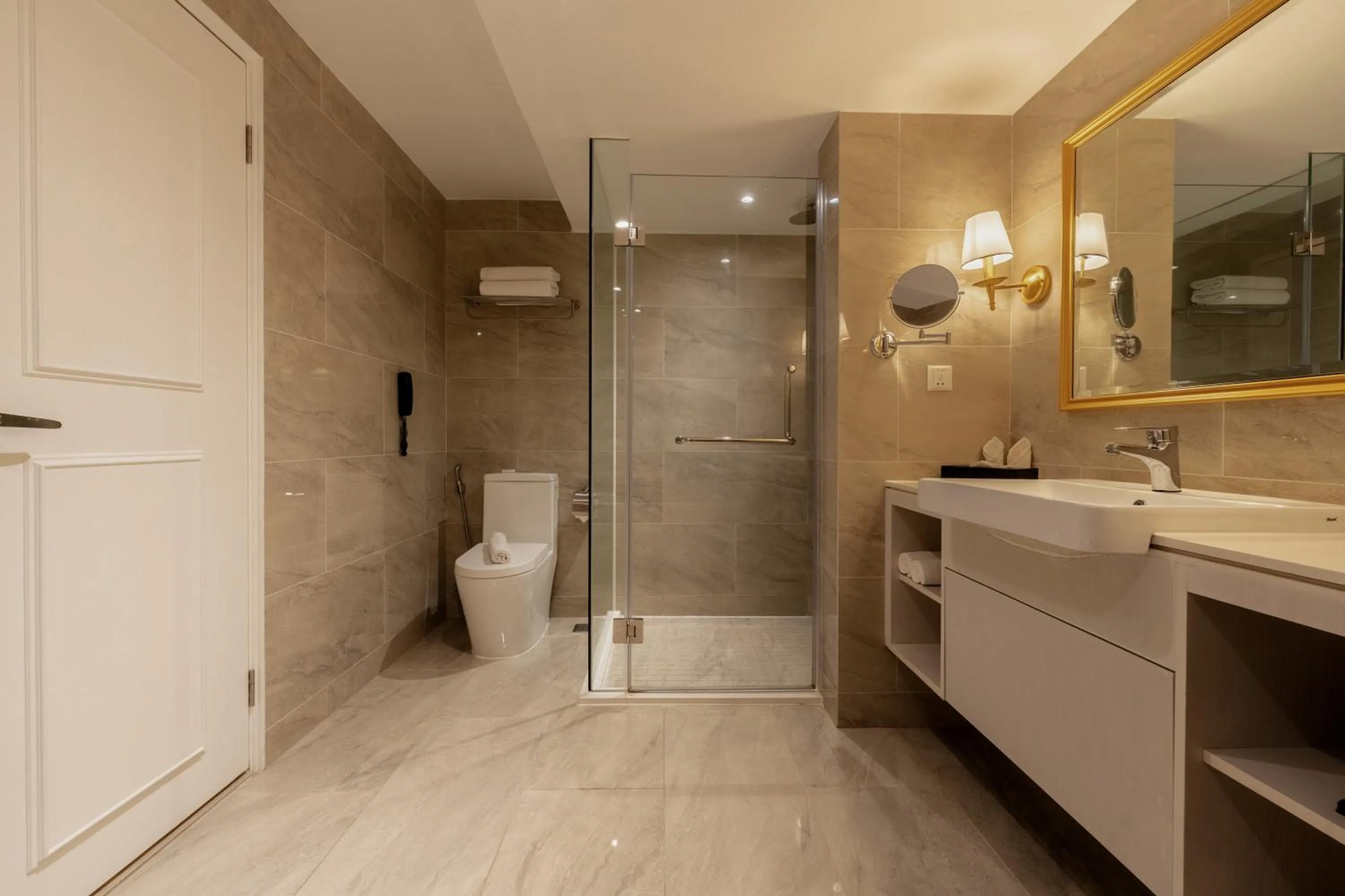 Bathroom in The Palace Hotel Kota Kinabalu