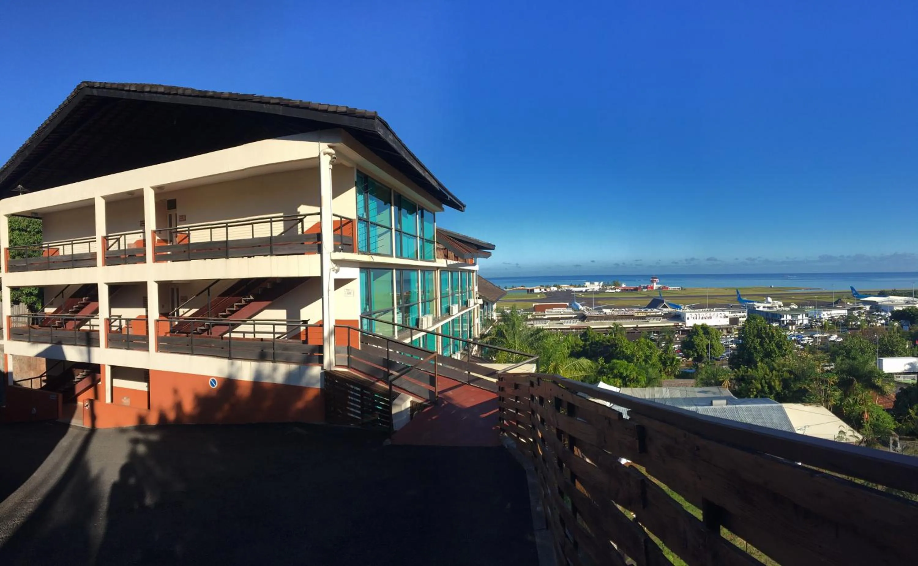 Facade/entrance in Tahiti Airport Motel