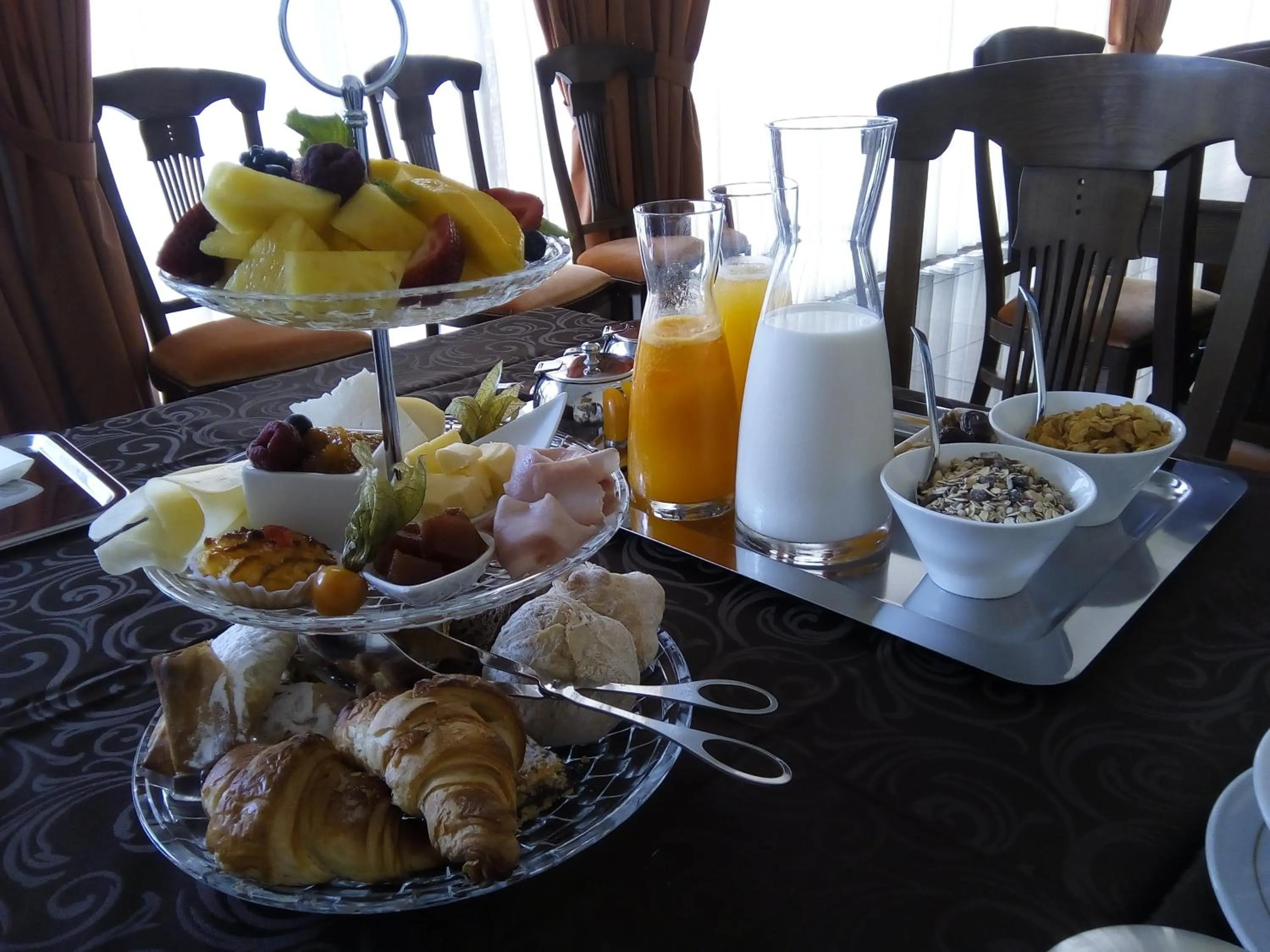 American breakfast in Hotel Ibn-Arrik
