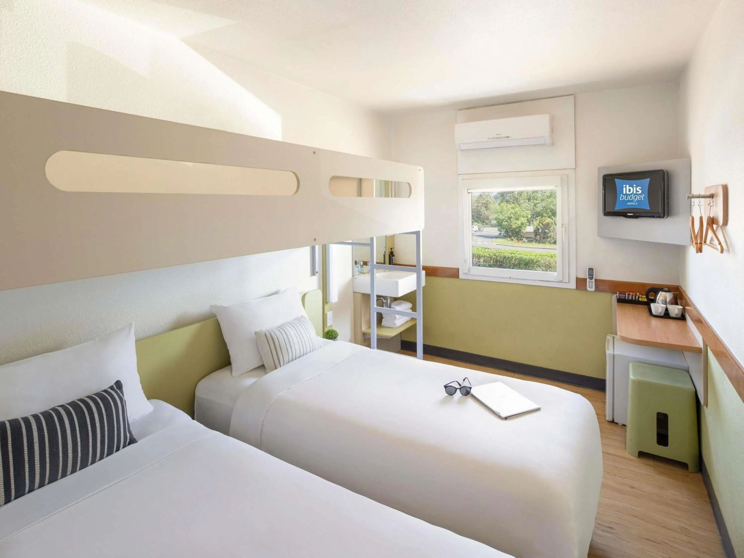 Property building, Bed in ibis Budget - Campbelltown