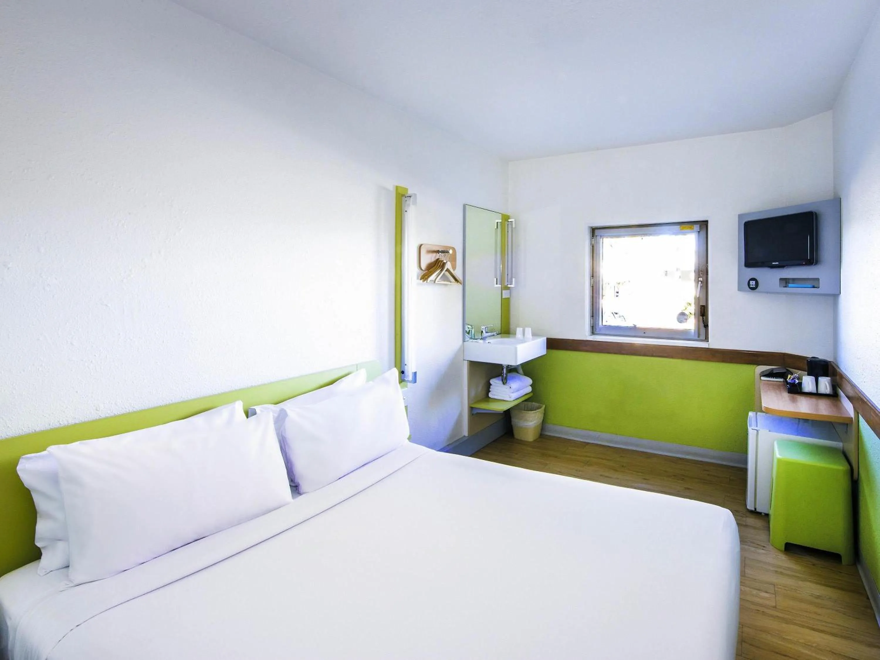 Bedroom, Bed in ibis Budget - Campbelltown