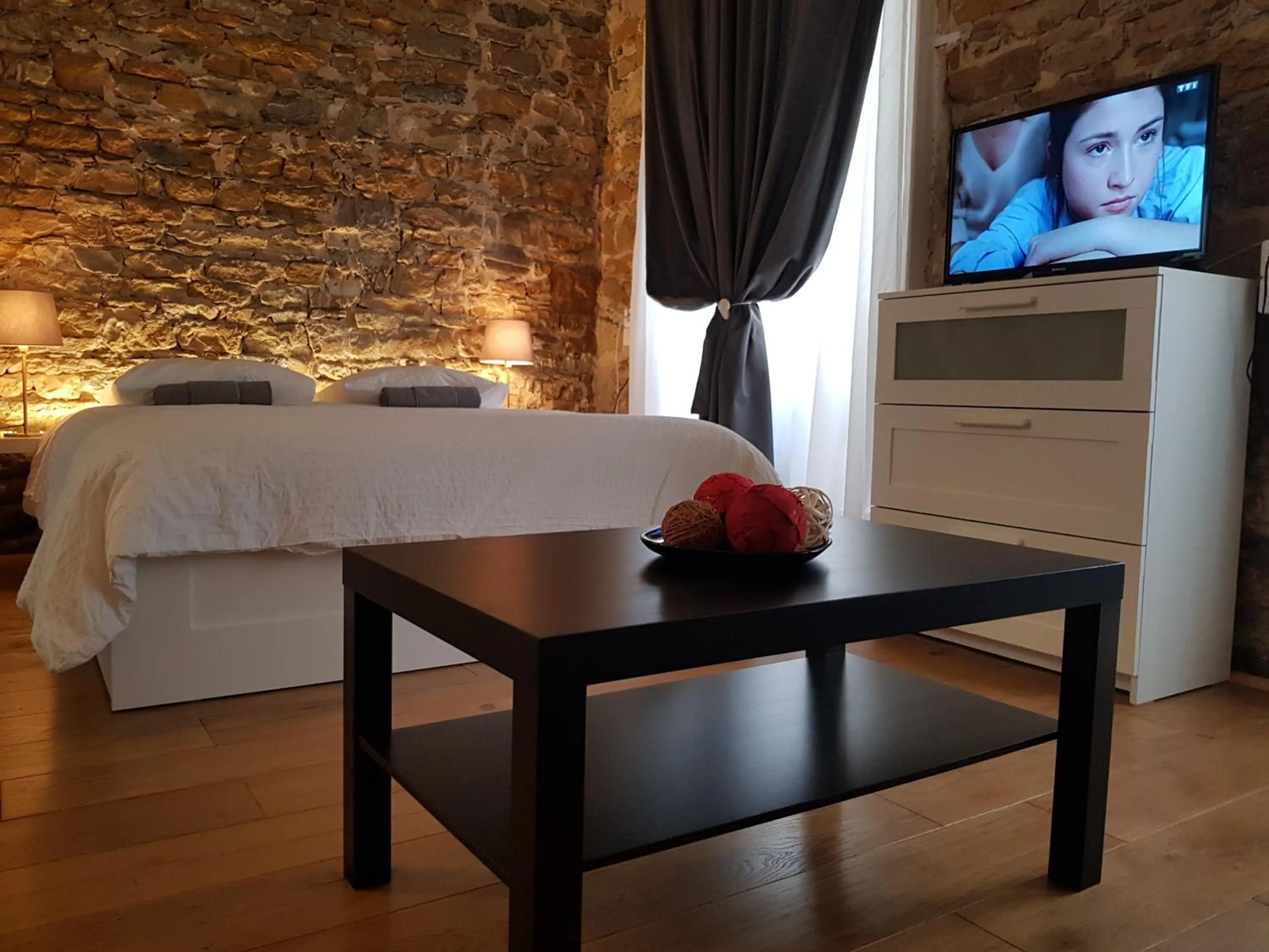 Bedroom, Bed in LOGE DE L'OPERA