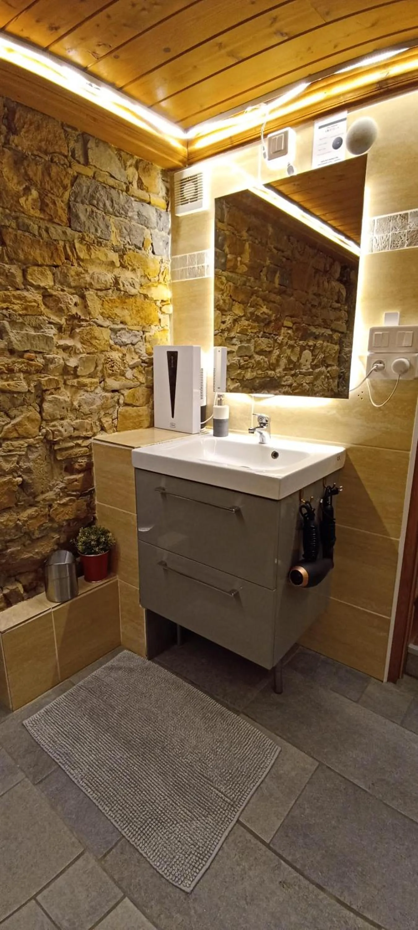 Bathroom in LOGE DE L'OPERA