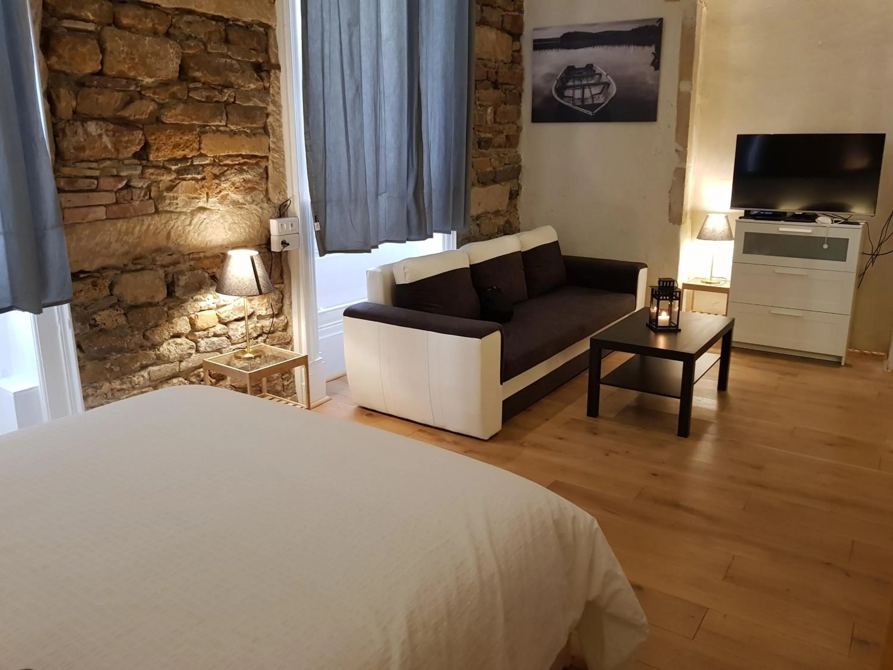 Bedroom, Bed in LOGE DE L'OPERA