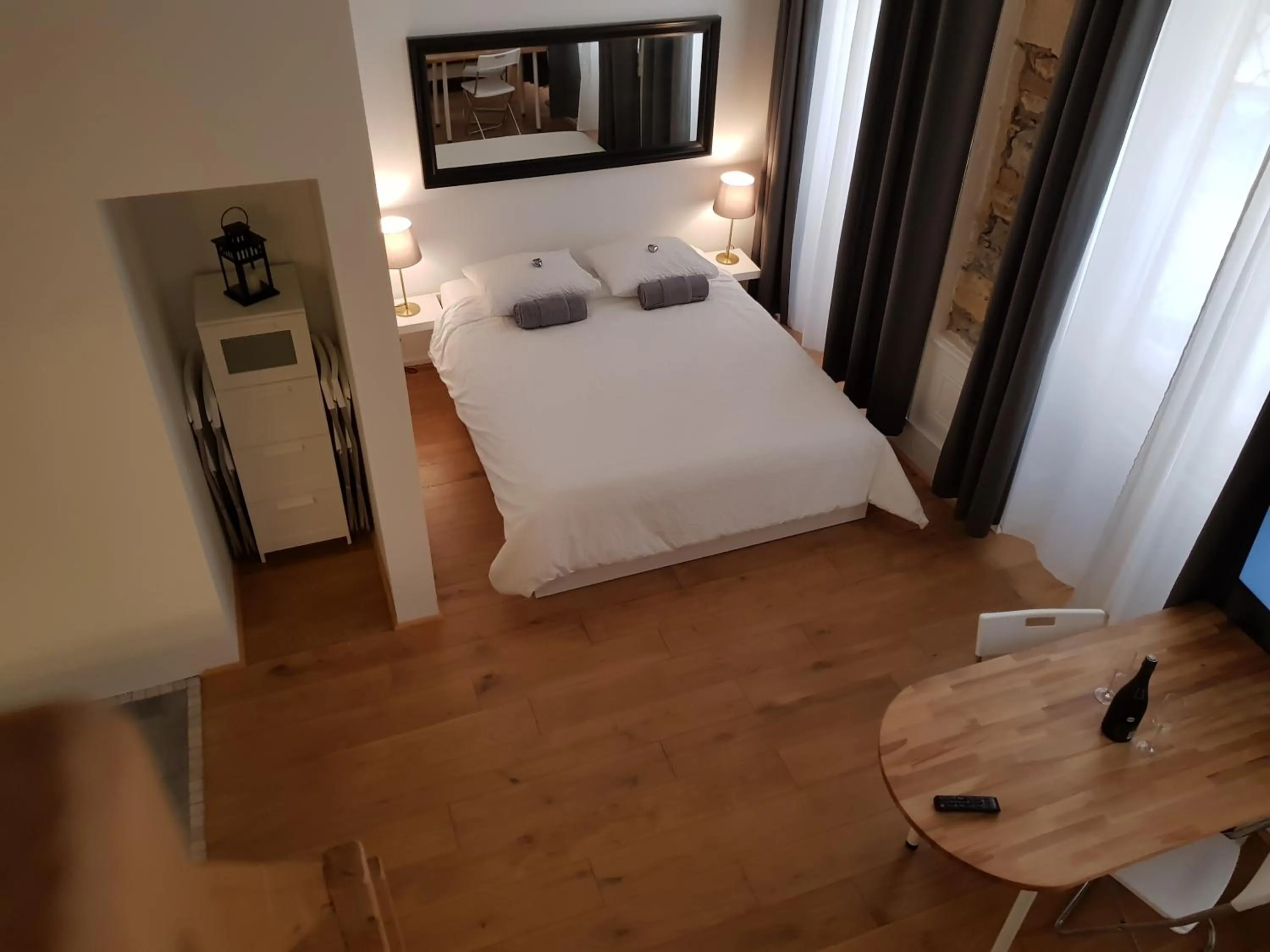 Bedroom, Bed in LOGE DE L'OPERA