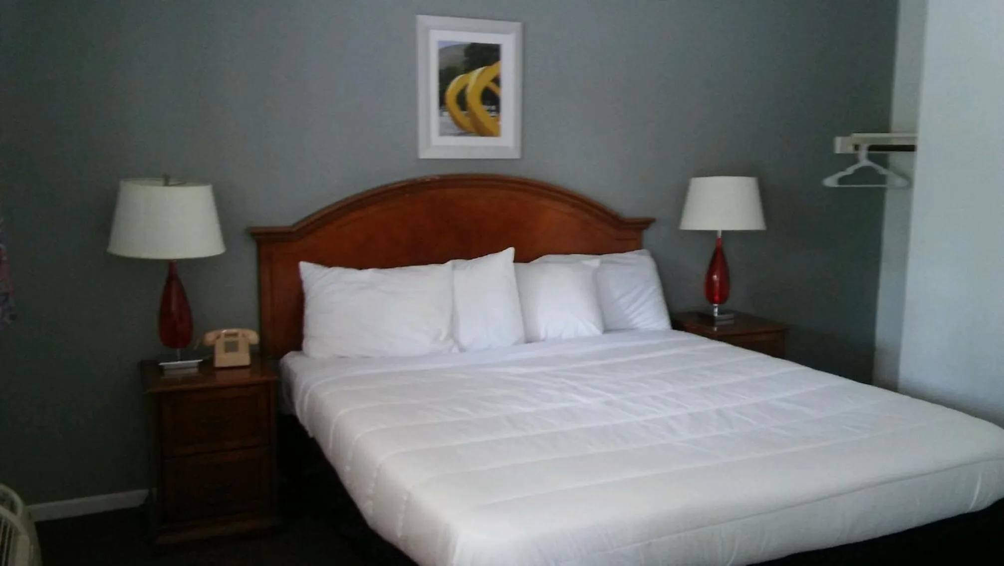 Bed in The Oak Motel