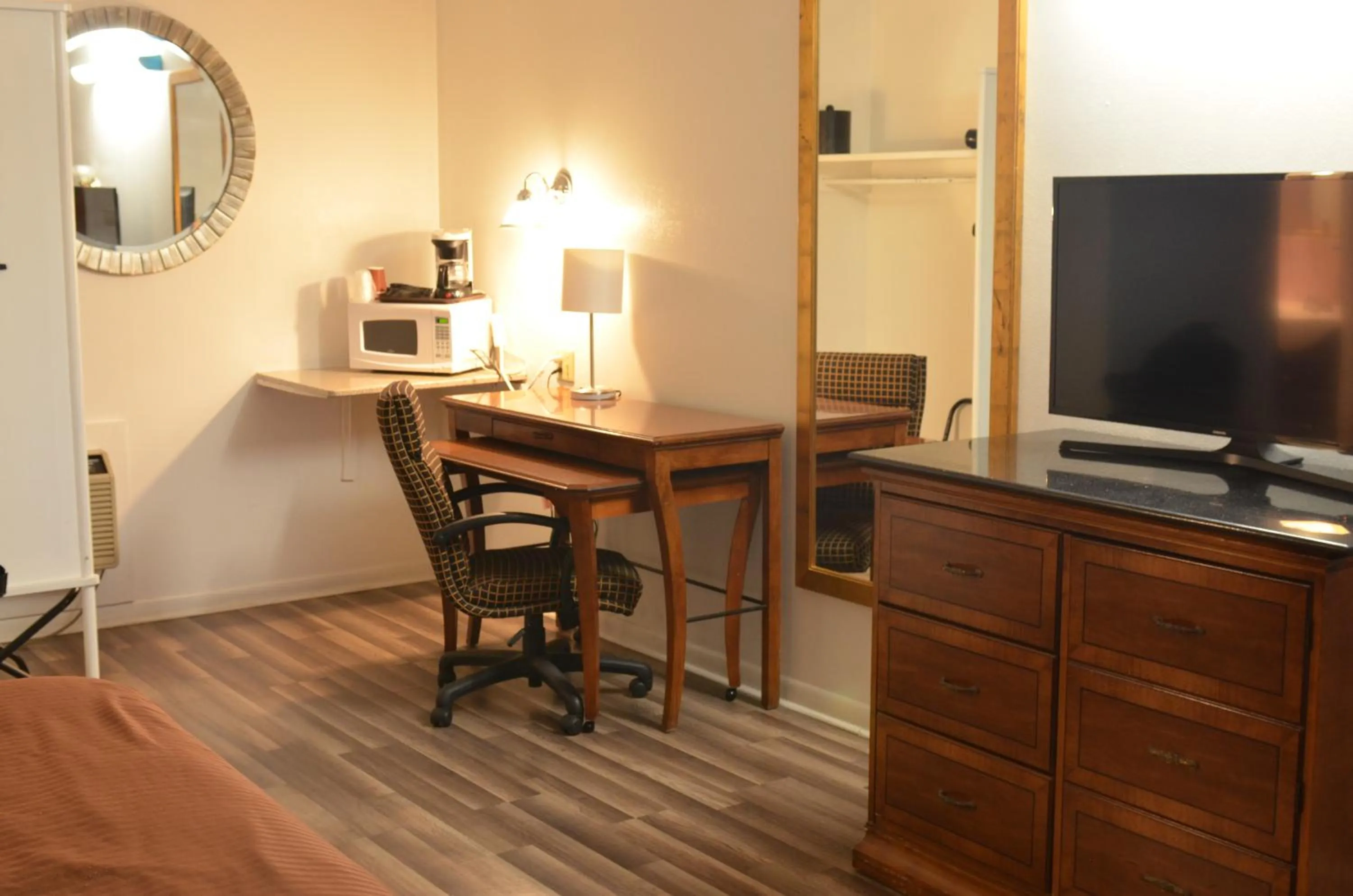 Coffee/tea facilities in The Oak Motel