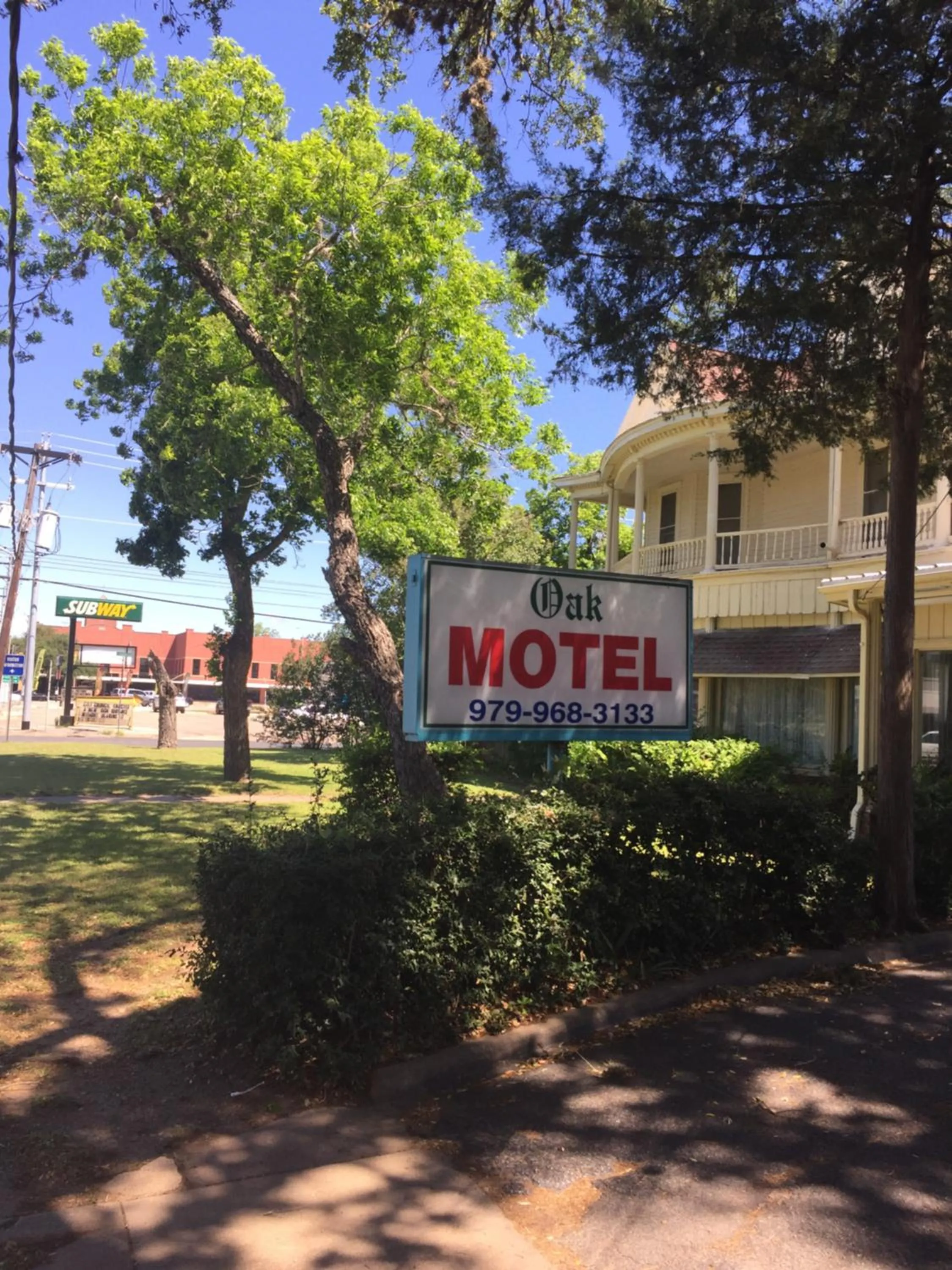Property building in The Oak Motel