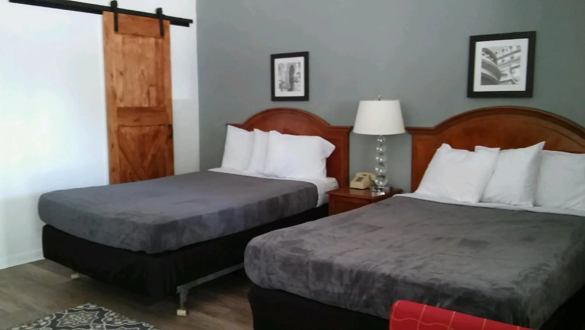 Bed in The Oak Motel