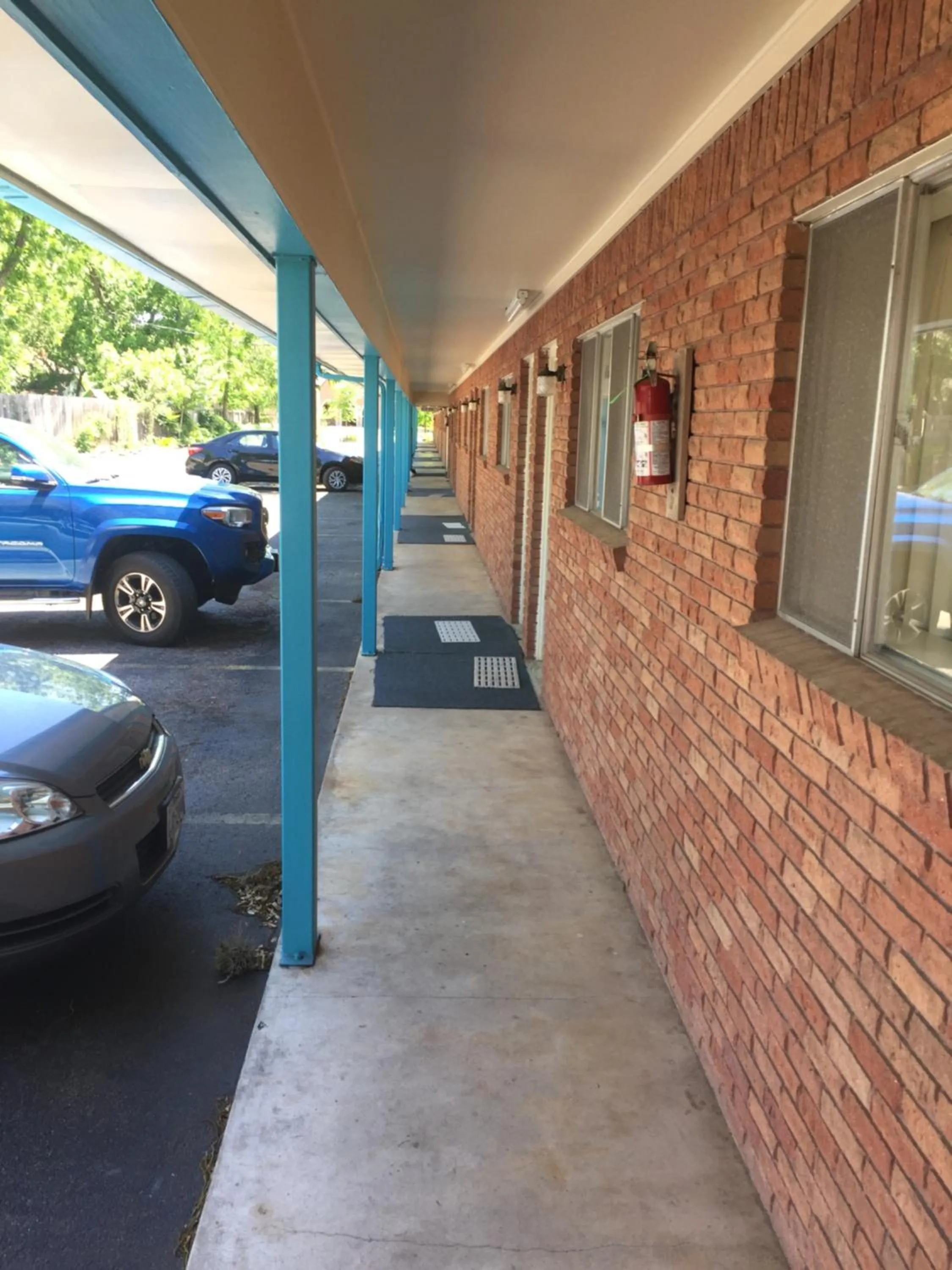 Property building in The Oak Motel