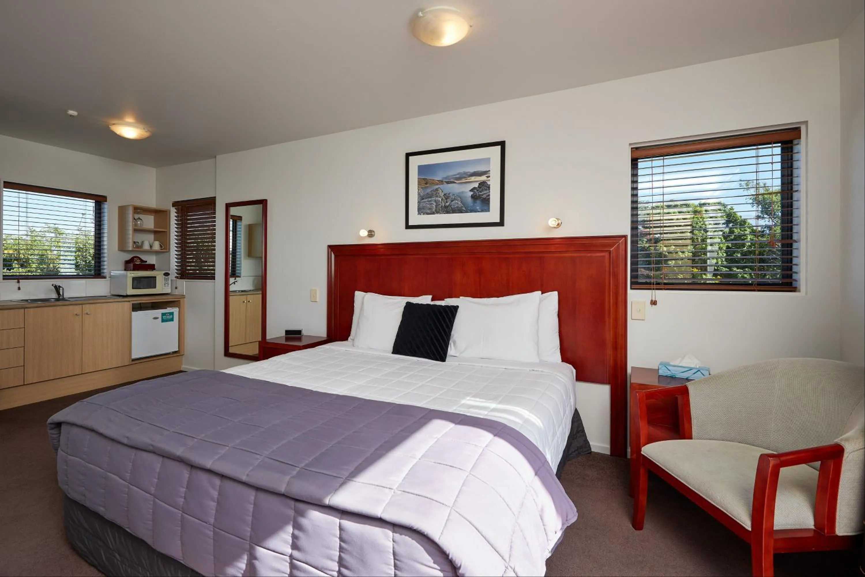 Photo of the whole room, Bed in Kaikoura Quality Suites