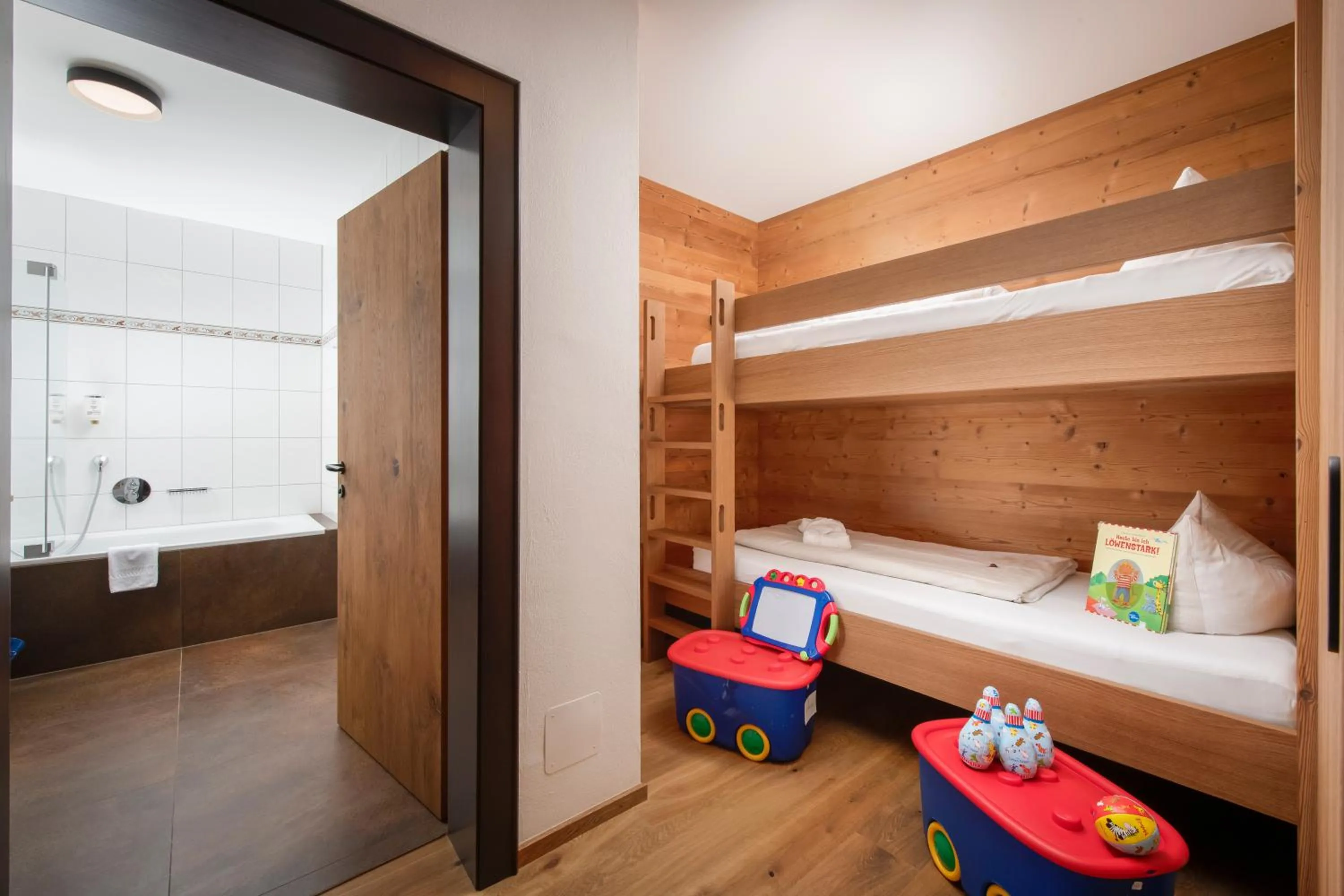 Bathroom, Bed in Hotel Babymio