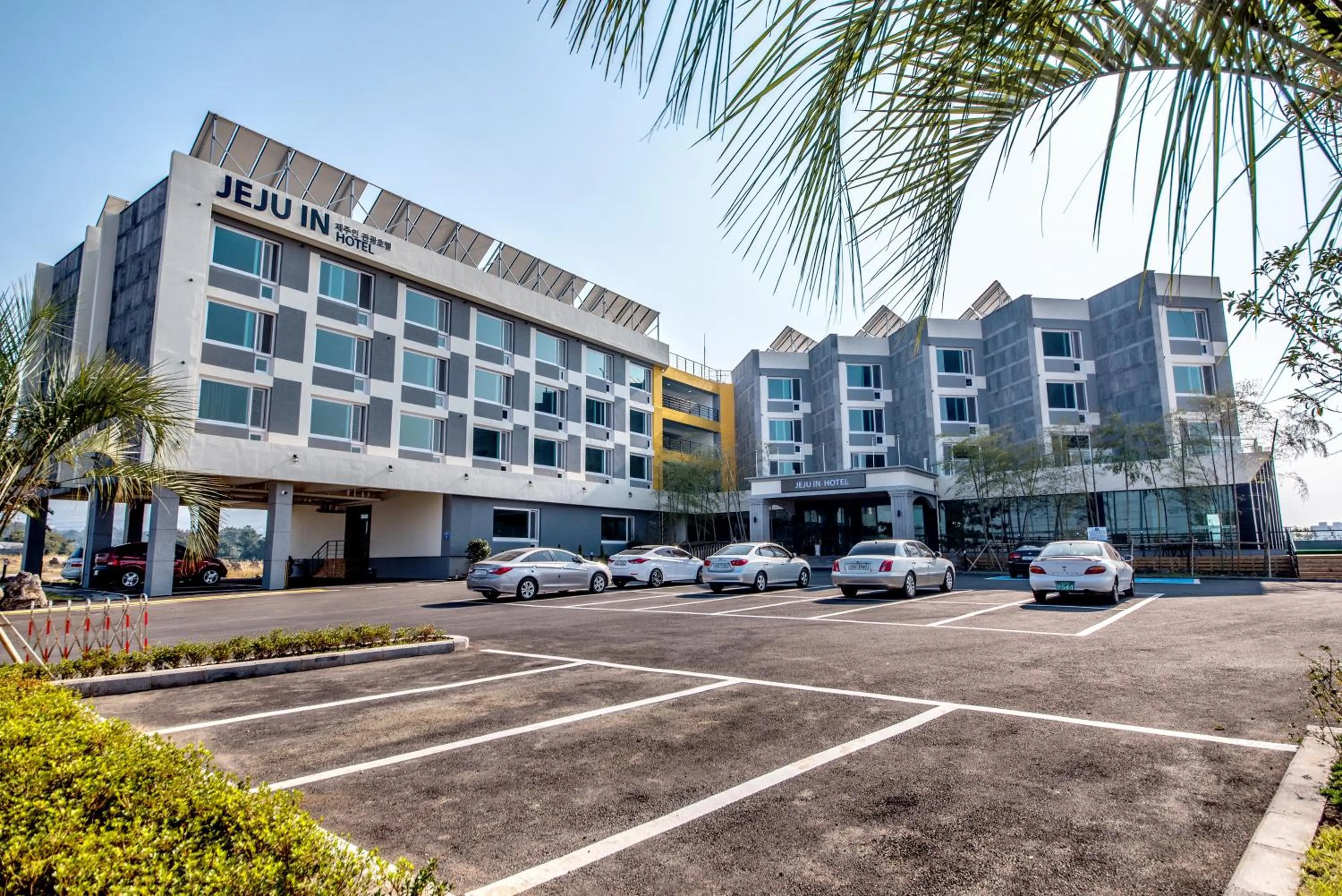Property building in Jeju In Hotel