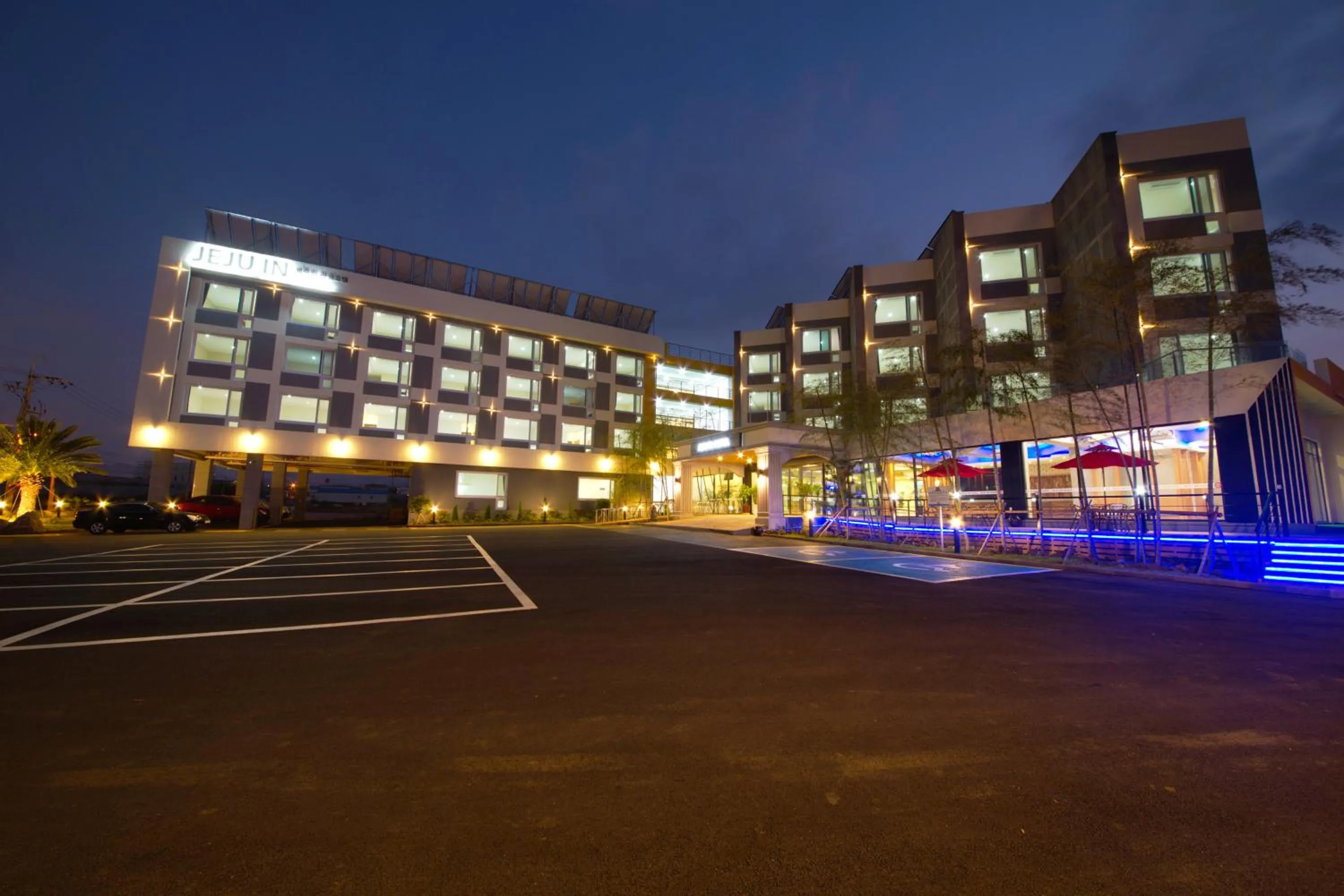 Property building in Jeju In Hotel