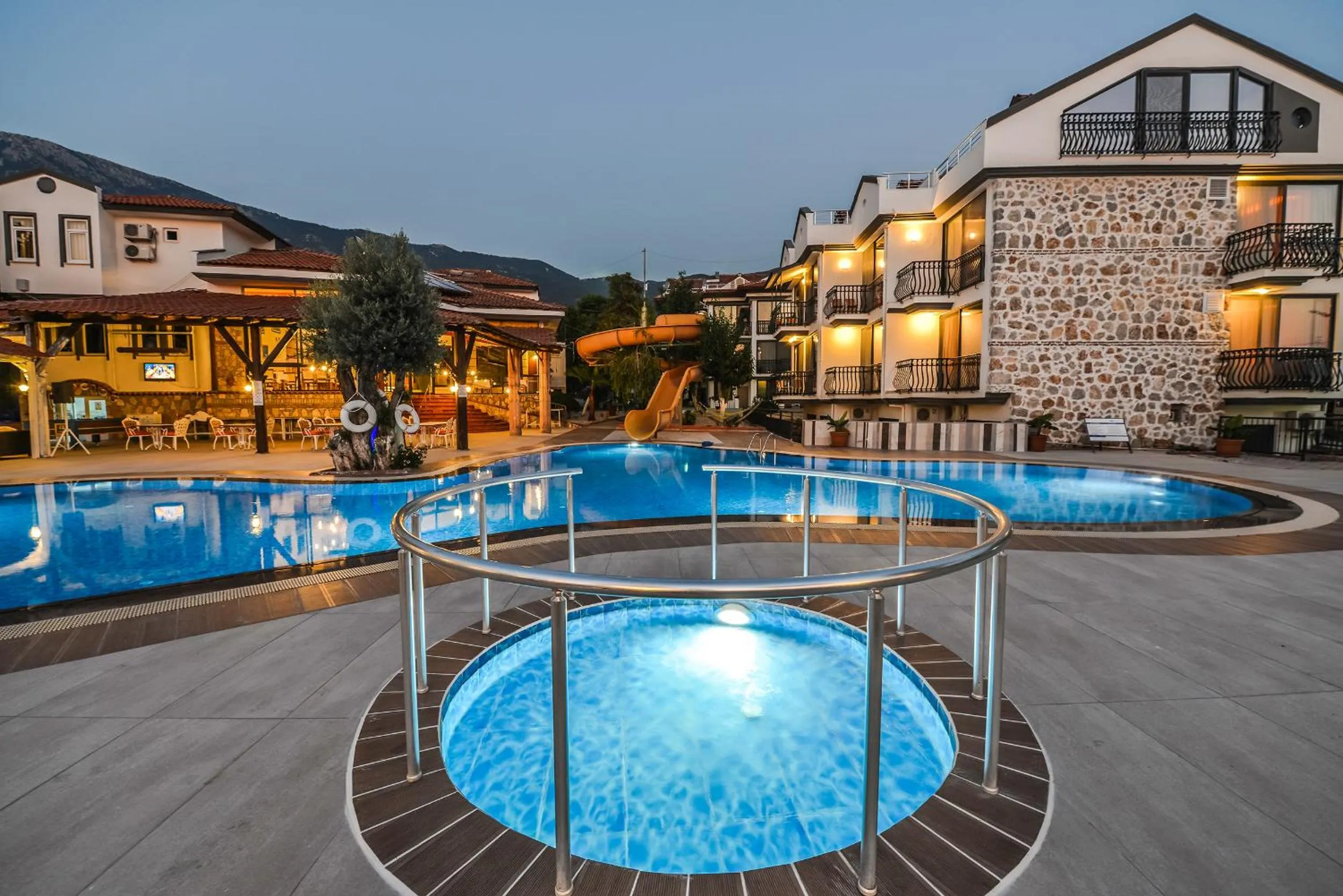 Swimming pool in Seyir Village Hotel