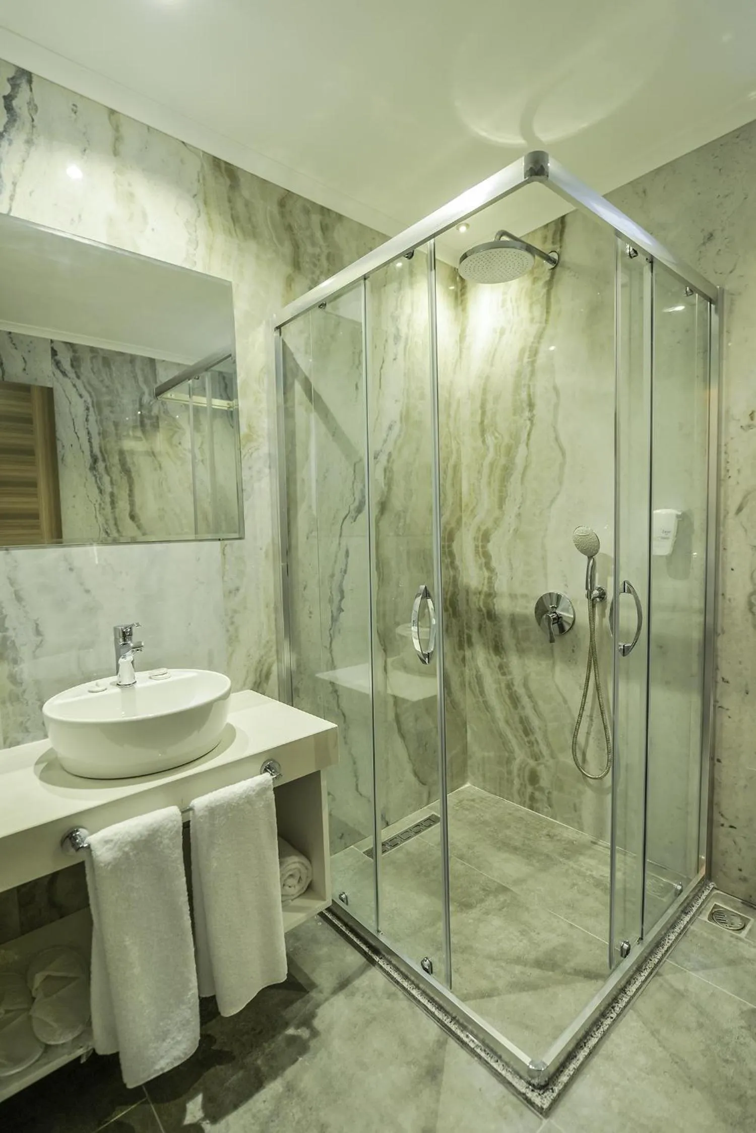 Shower in Seyir Village Hotel