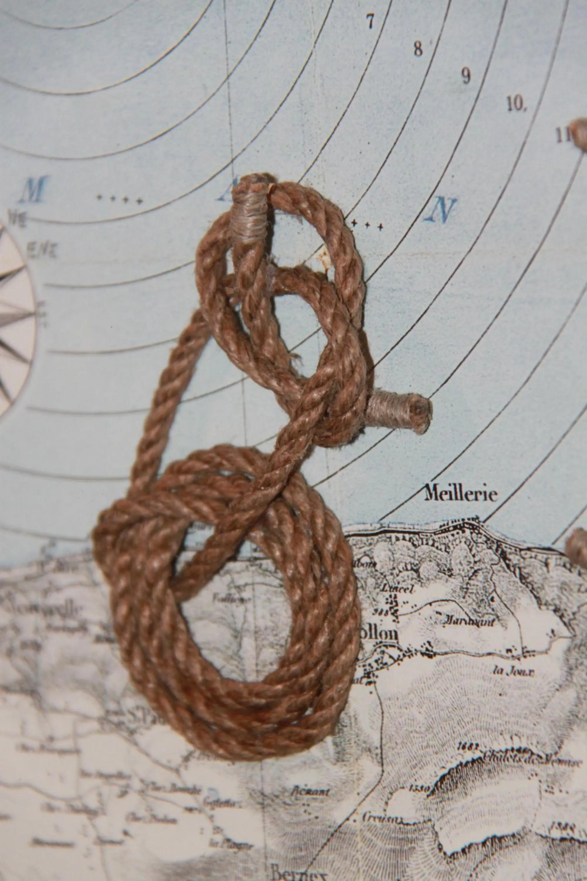 Decorative detail in Hôtel Restaurant Du Port