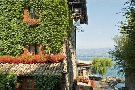 Area and facilities in Hôtel Restaurant Du Port