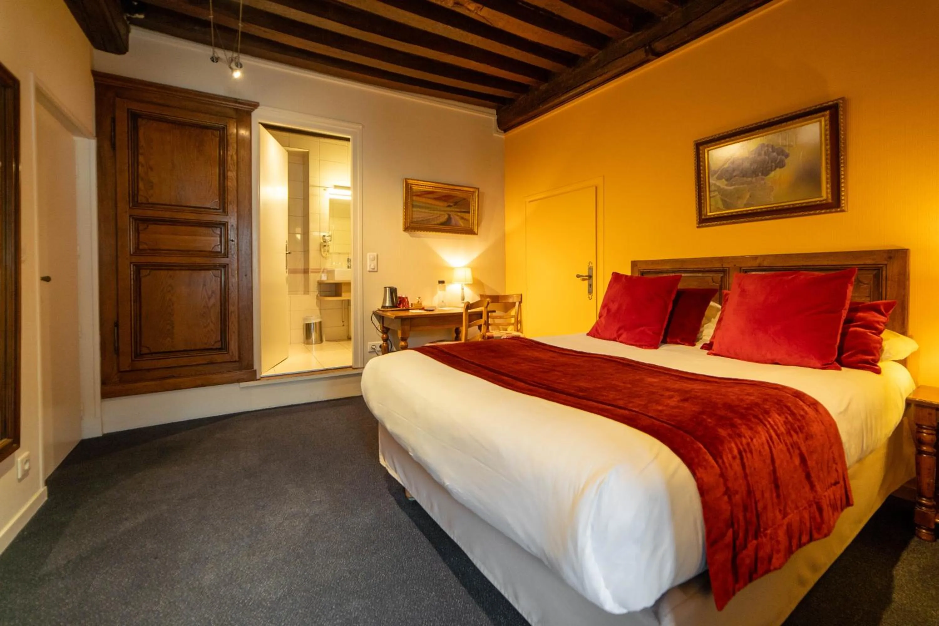 Bed in Hôtel Wilson - Teritoria