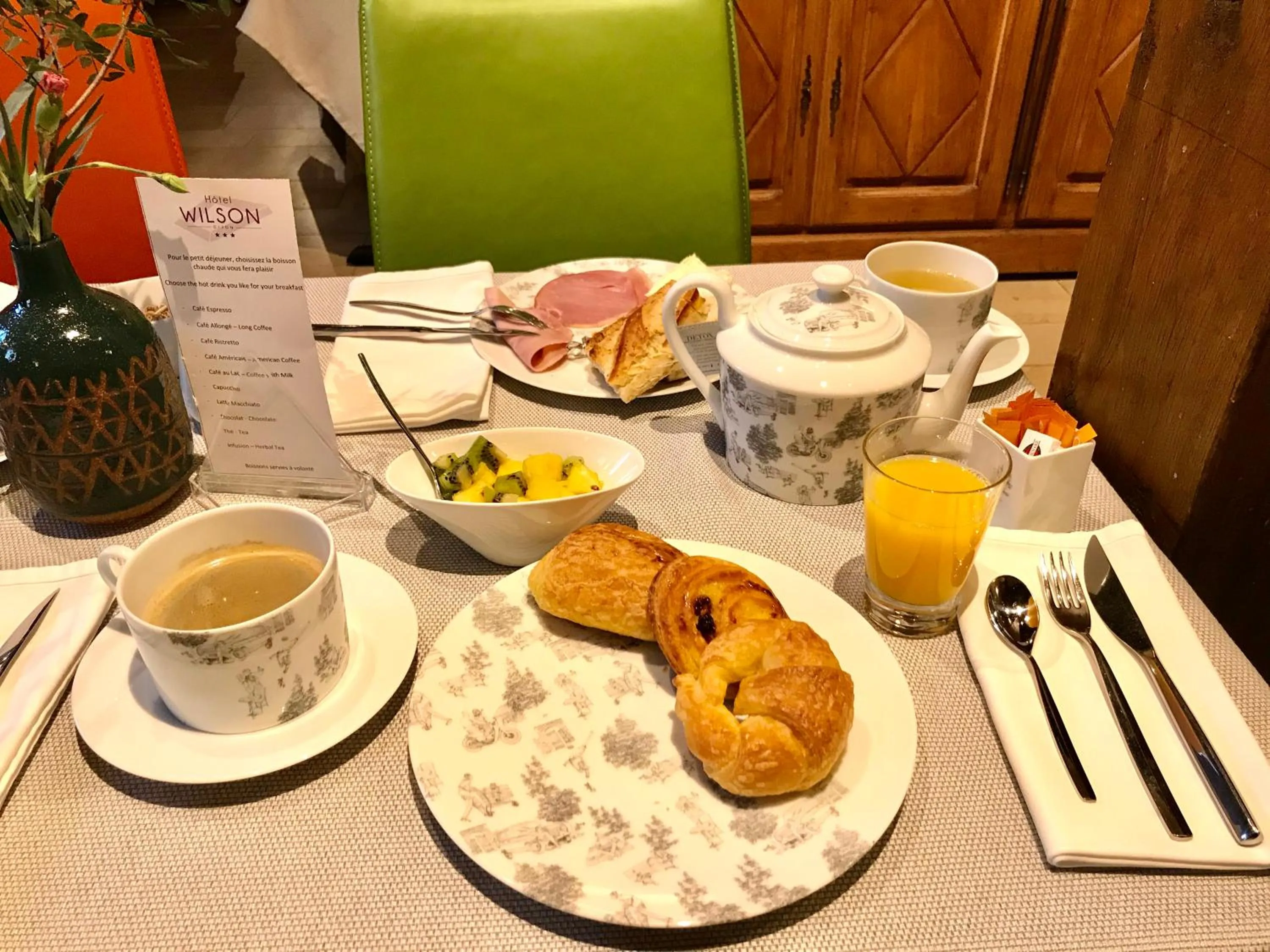 Breakfast in Hôtel Wilson - Teritoria