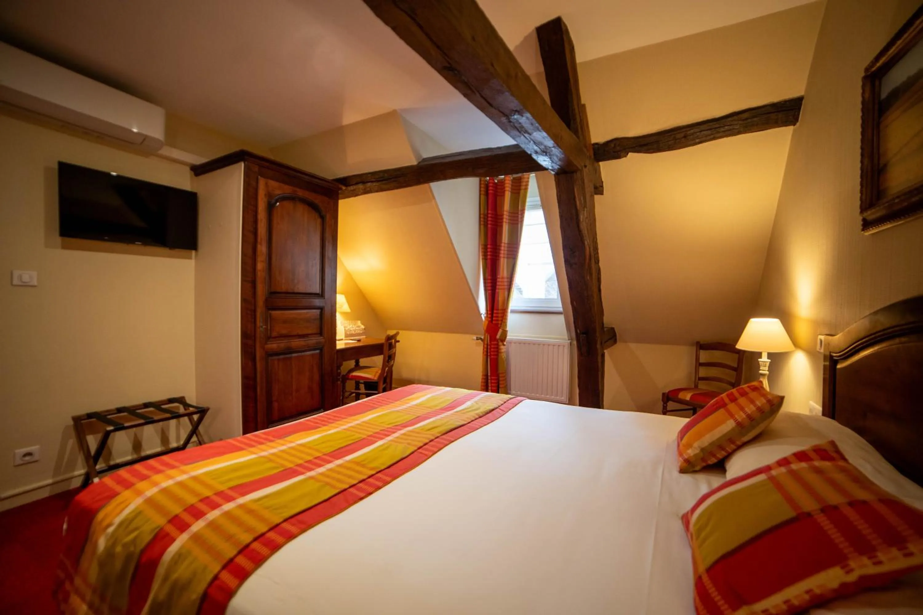 Bedroom, Bed in Hôtel Wilson - Teritoria