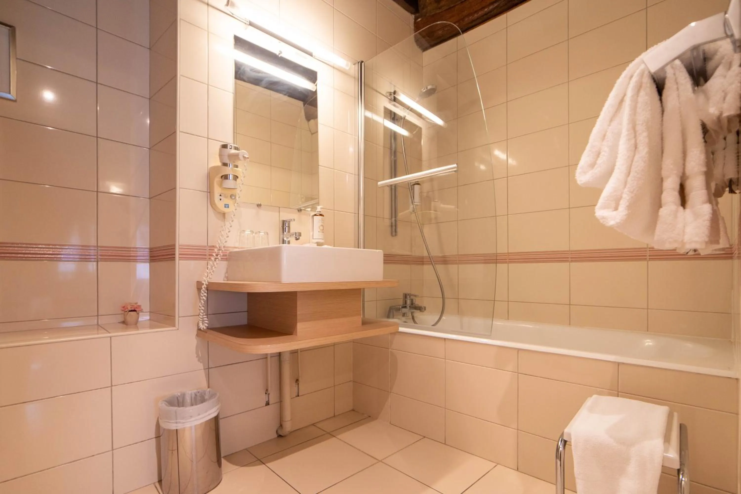 Bathroom in Hôtel Wilson - Teritoria