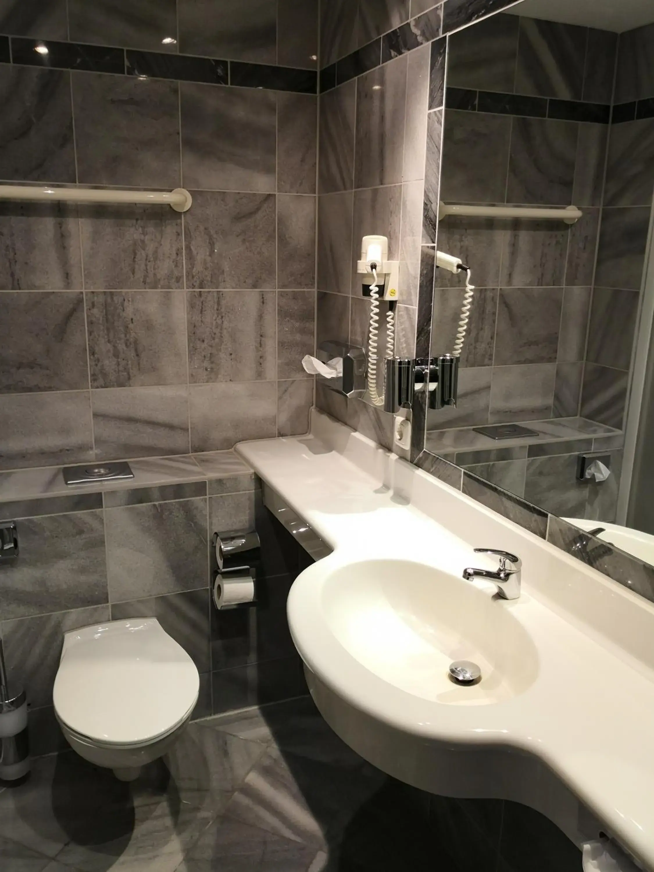 Double Room for Single Use with Shower in Seehotel Luisenhof Double Room for Single Use with Shower in Seehotel Luisenhof