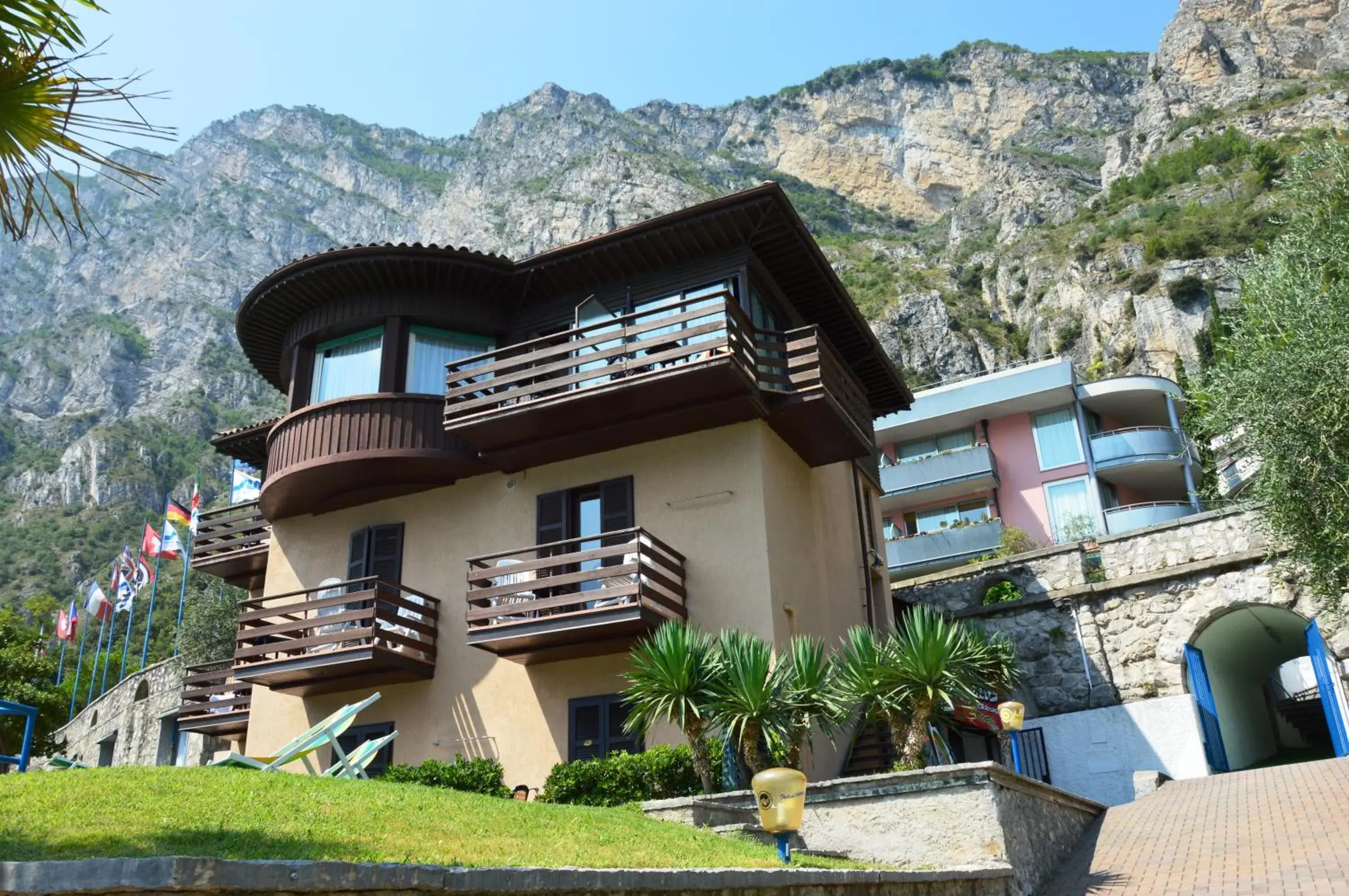 Twin Room with Lake View in Surf Hotel Pier - Montagnoli Group Twin Room with Lake View in Surf Hotel Pier - Montagnoli Group