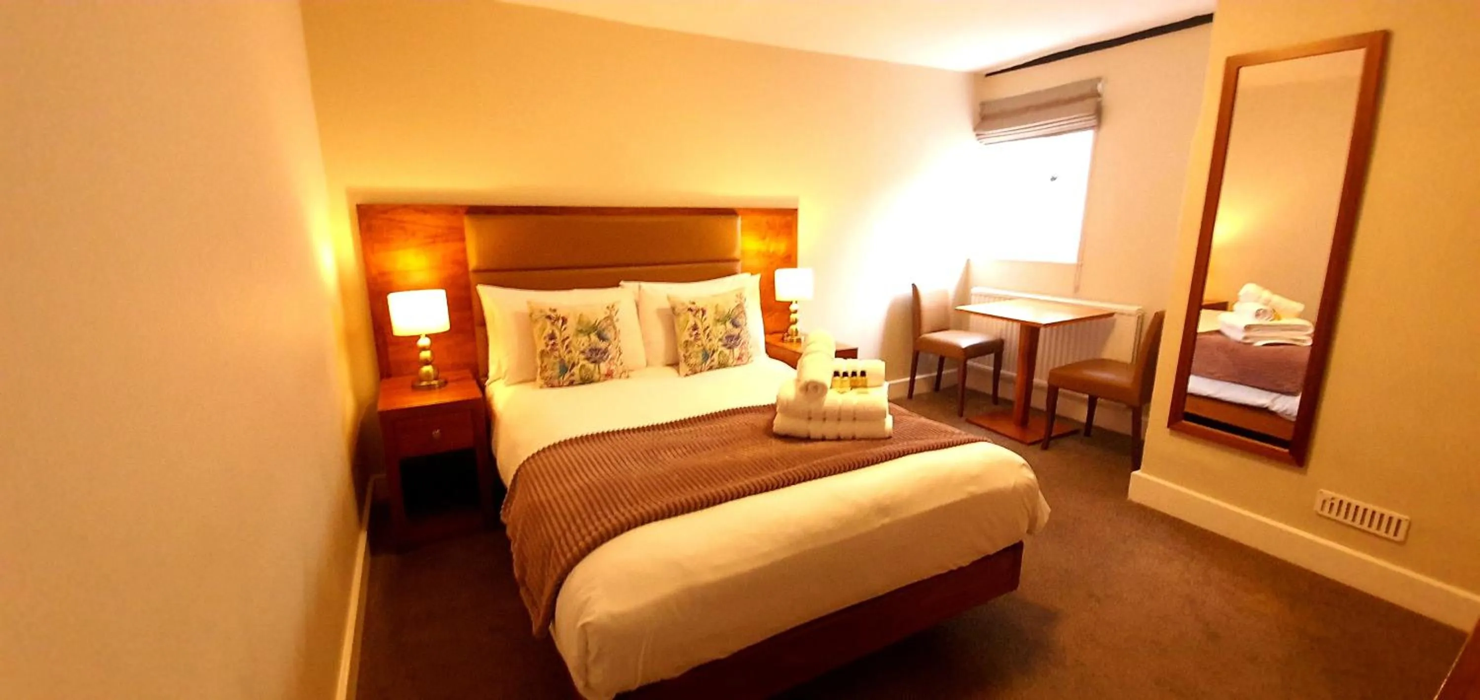 Bedroom, Bed in Cathedral Gate