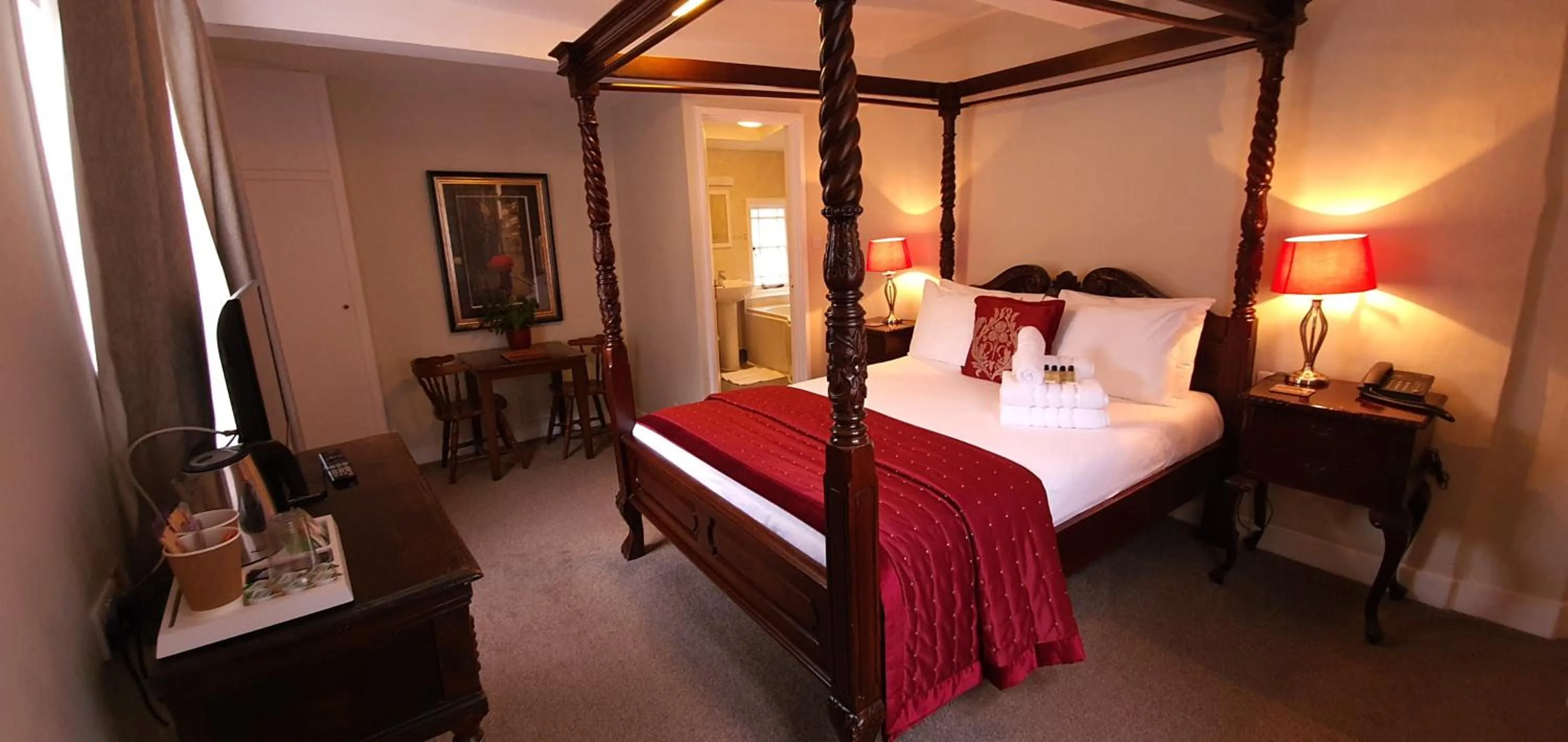 Bedroom, Bed in Cathedral Gate